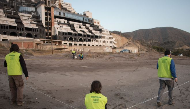 El litigio por el derribo de El Algarrobico sigue en los tribunales. GREENPEACE
