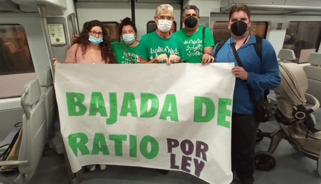 Maestros, en defensa de la ILP que se debatirá este miércoles en el Parlamento.