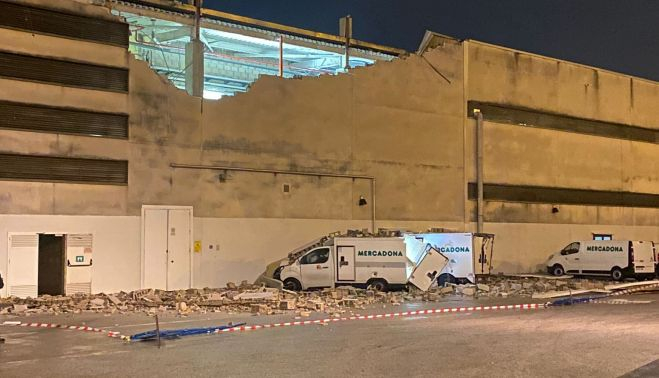 La zona ha sido precintada tras la caída de parte del muro.