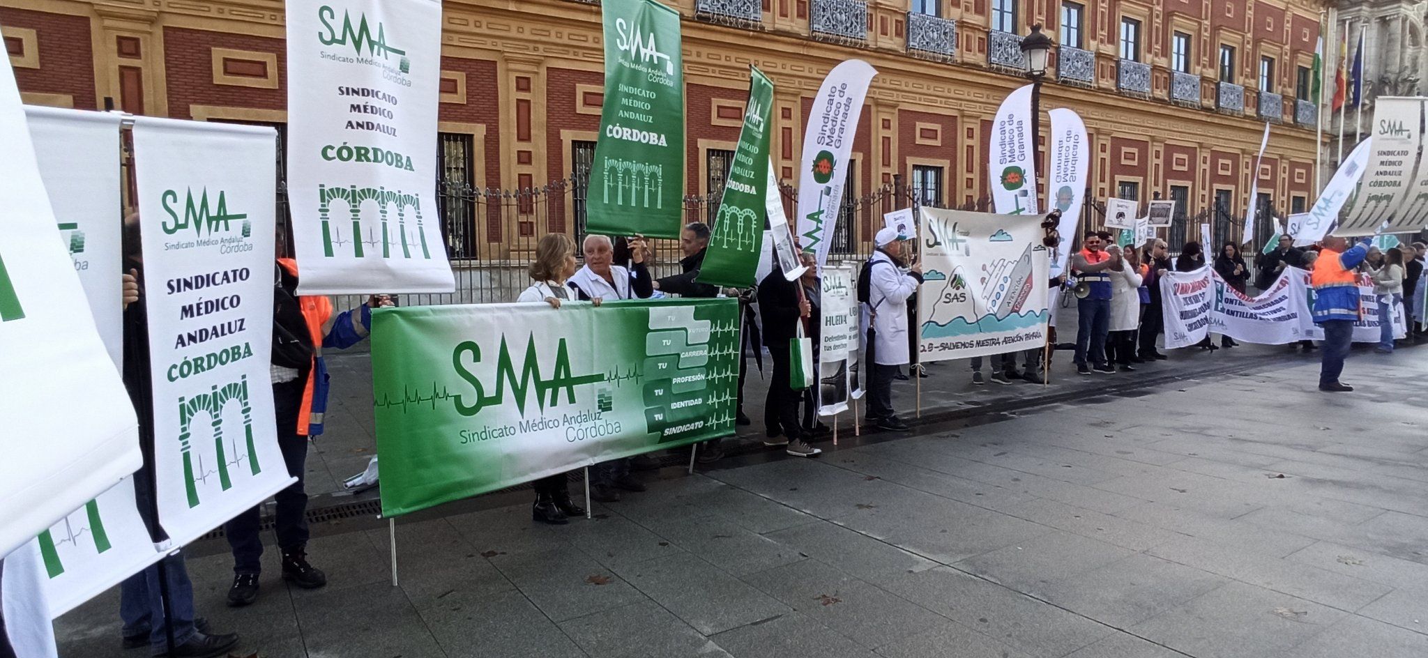 Imagen de la concentración de médicos andaluces.
