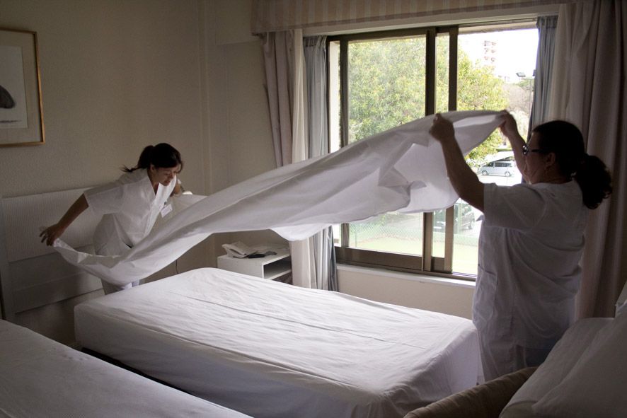 Camareras de piso en un hotel, en una imagen de archivo previa a la pandemia