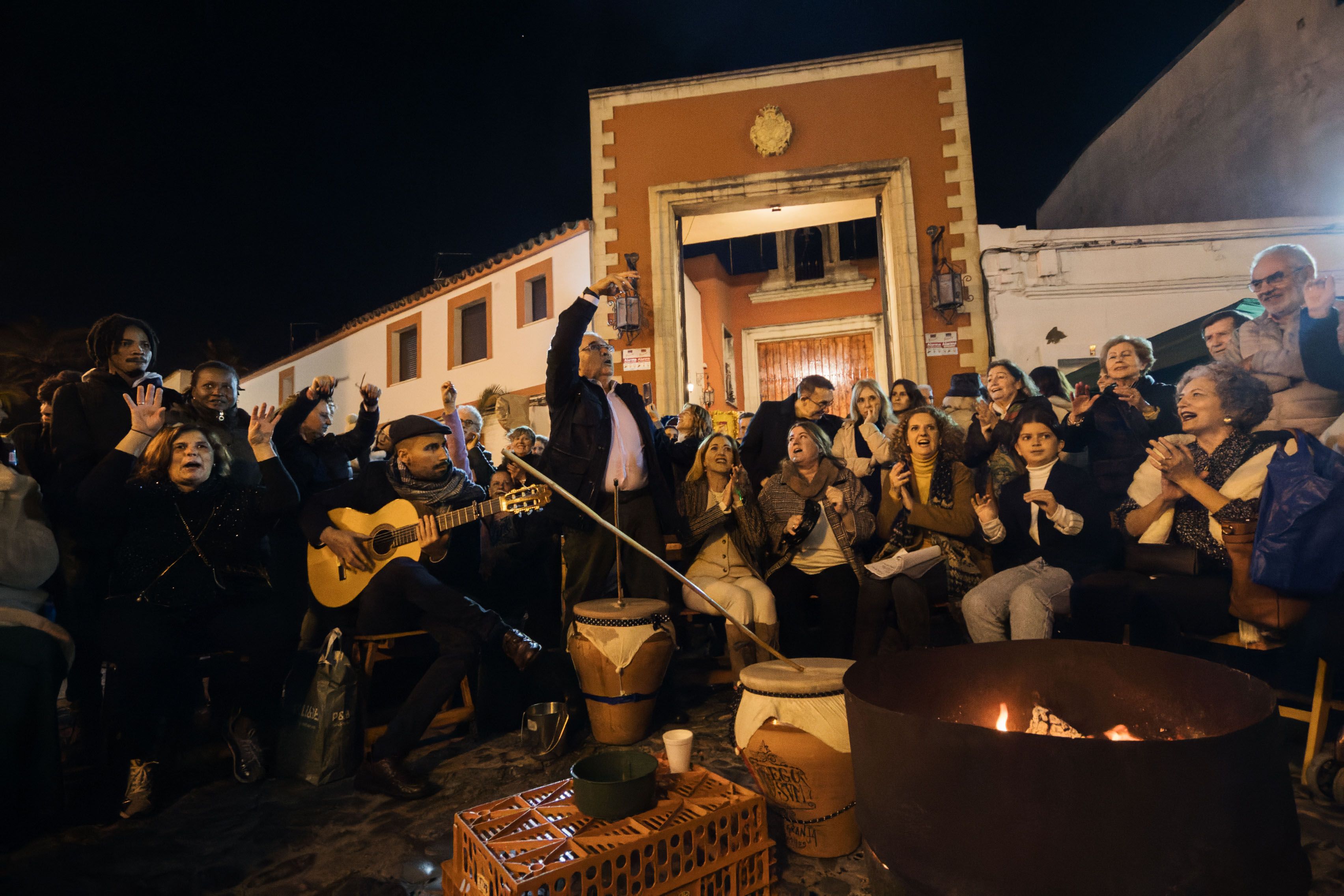 El barrio de San Mateo celebrando una de las zambombas tradicionales de Jerez la pasada Navidad.