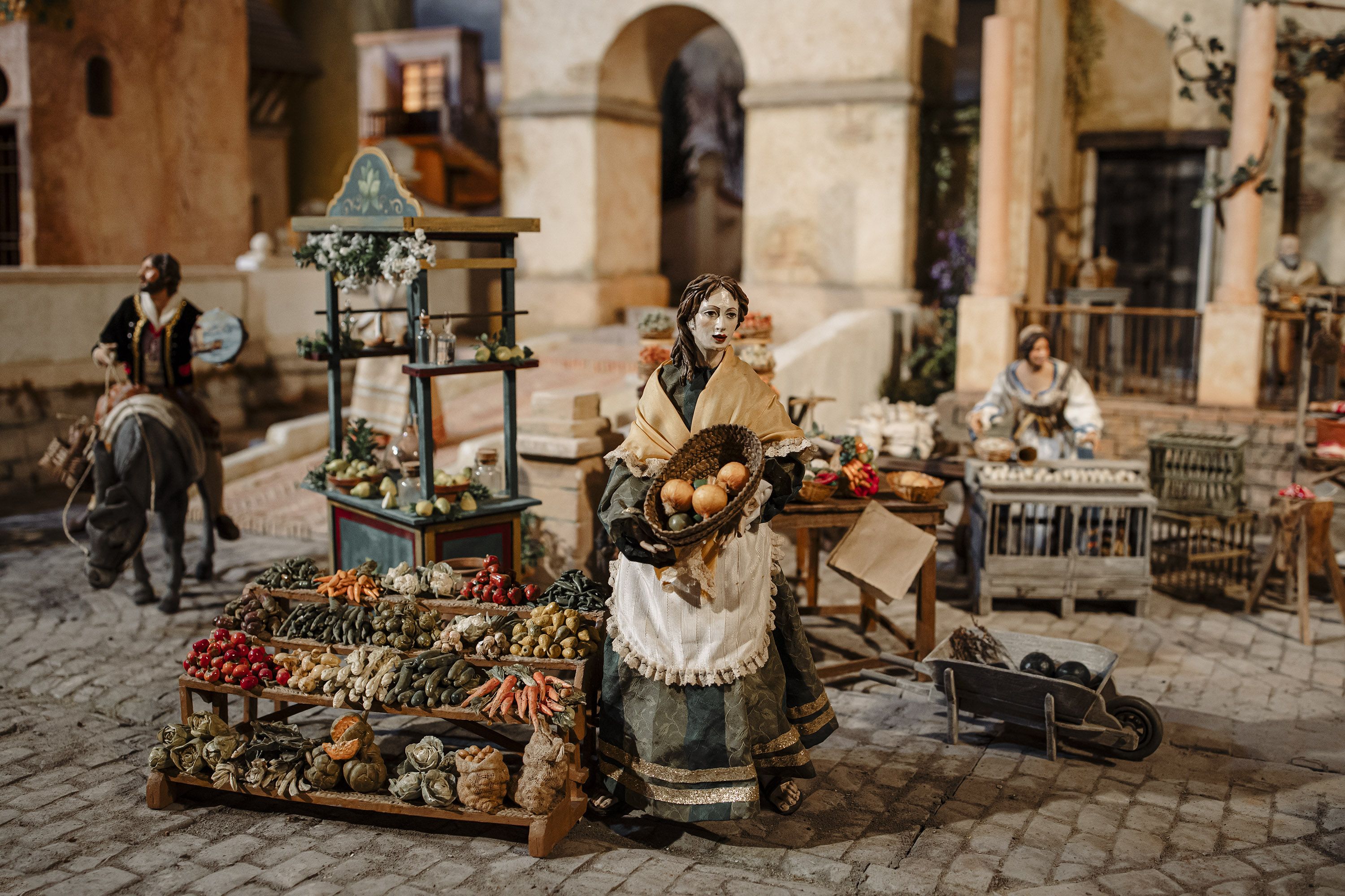 Detalle de una vendedora de verduras del nacimiento napolitano.    ESTEBAN