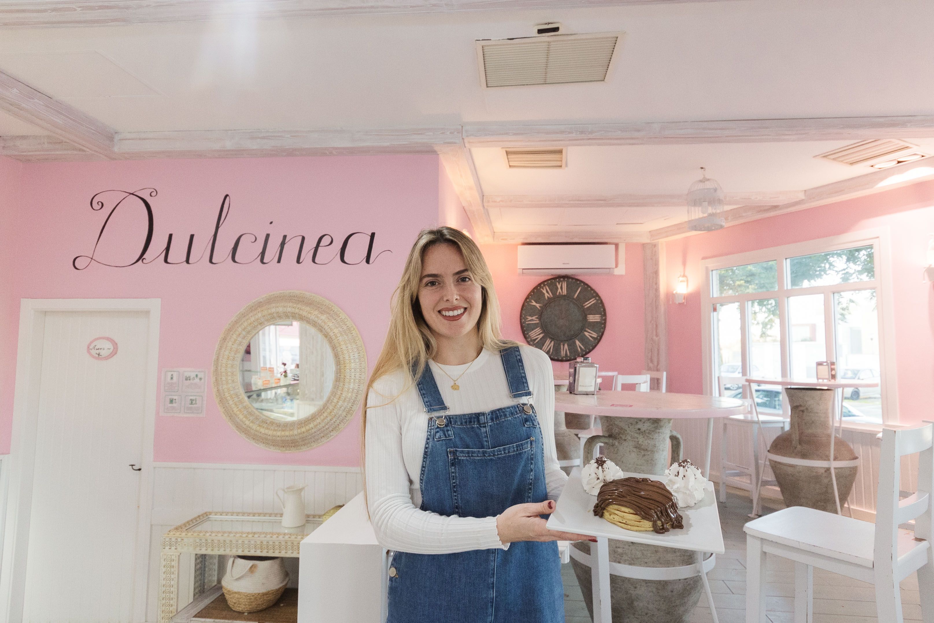 La jerezana Mila Ramírez, con tortitas con chocolate en Dulcinea. La jerezana Mila Ramírez, con tortitas con chocolate en Dulcinea.