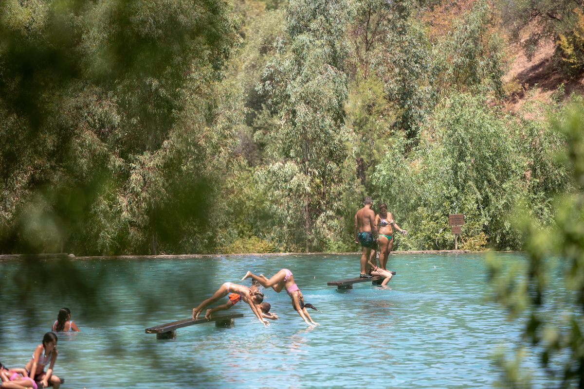 Bañistas en la 'playita' de Zahara, en una imagen del pasado verano.
