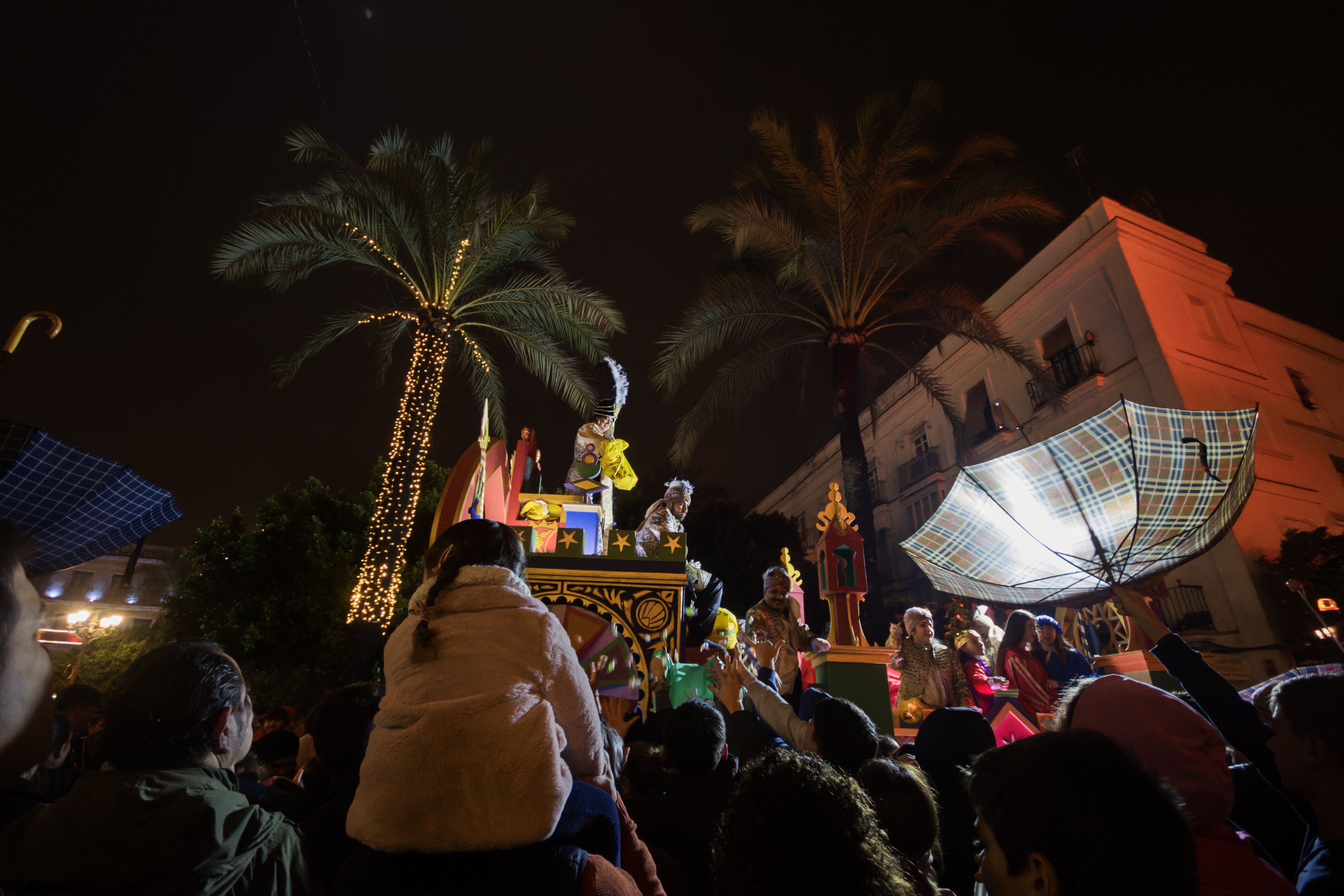 Paraguas en las cabalgatas de Reyes Magos que saldrán por toda Andalucía.