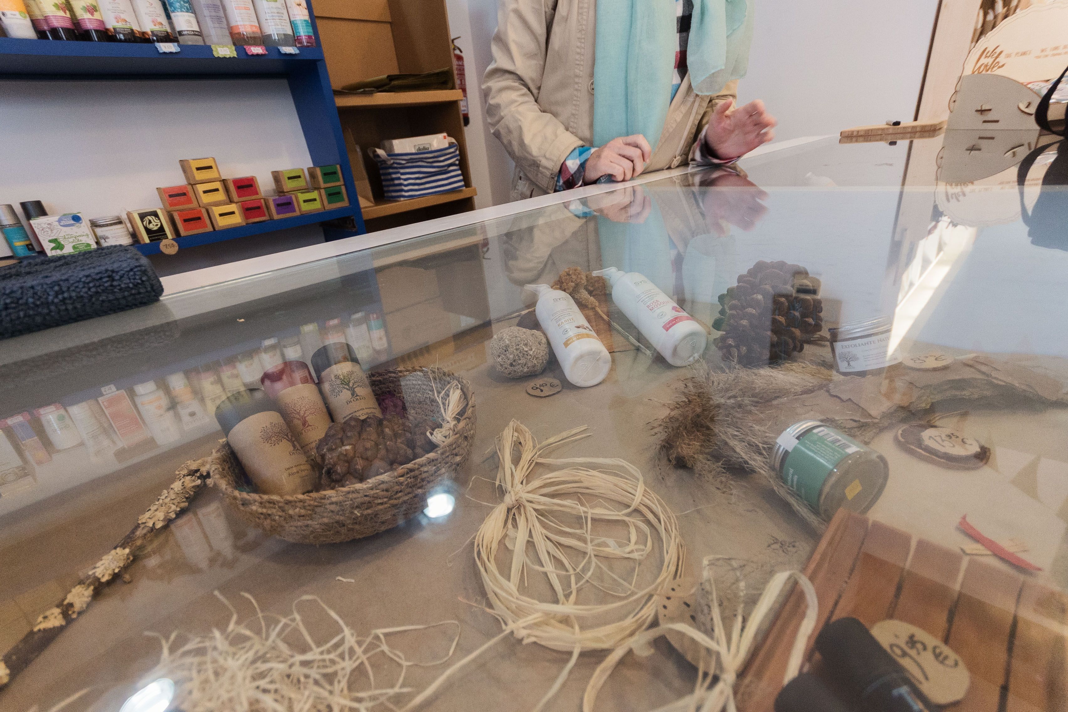 Mostrador de la tienda Biopompas en Cádiz.