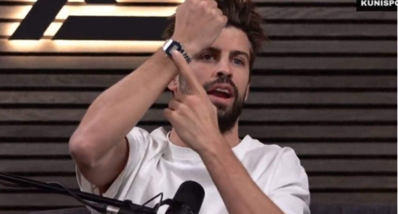 Gerard Piqué, mostrando un reloj Casio. Gerard Piqué, mostrando un reloj Casio.
