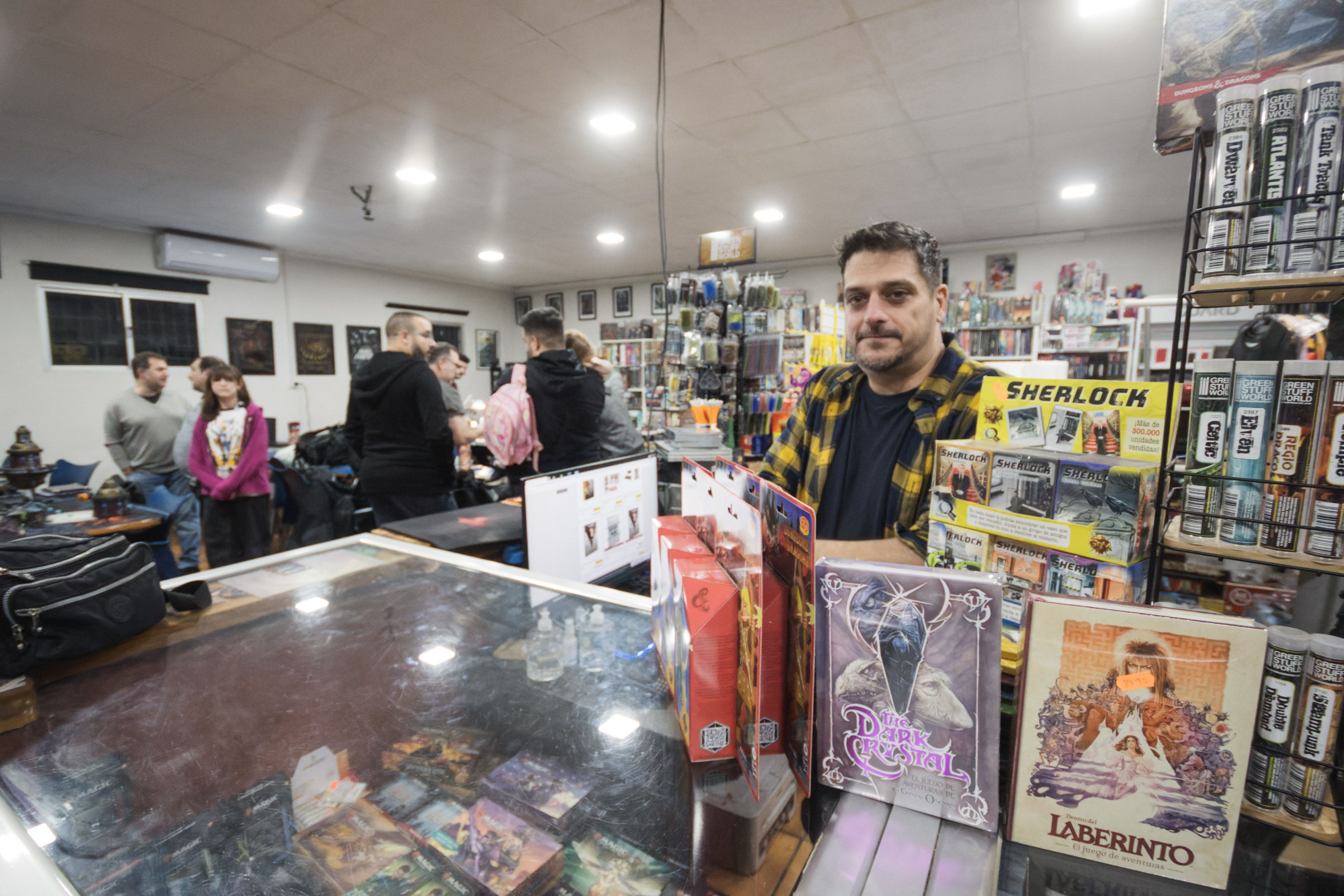 Jesús Payares en la tienda que fundó con dos amigos en El Puerto.