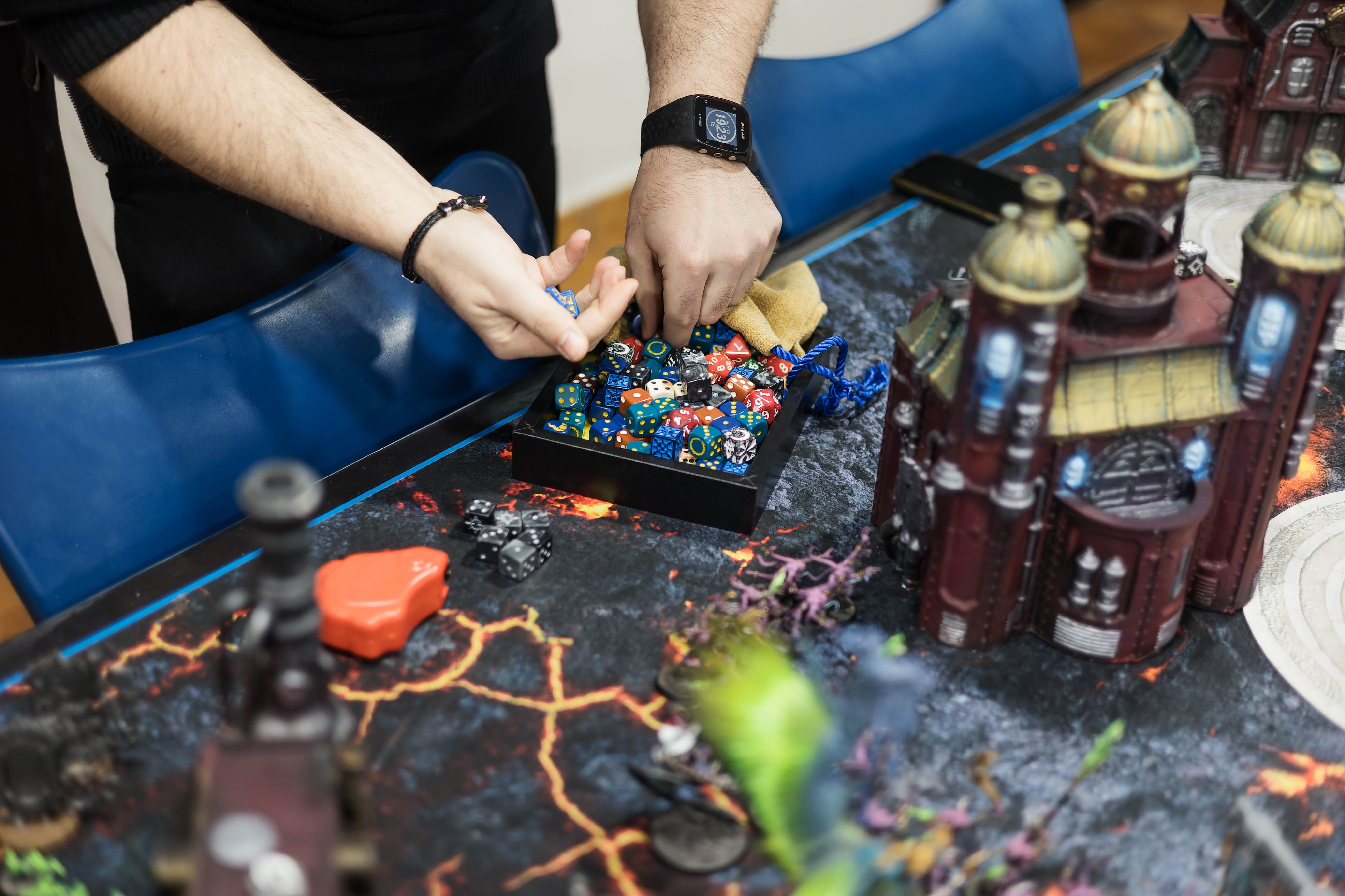 Detalle de los dados usados en las partidas de 'Warhammer Fantasy'.
