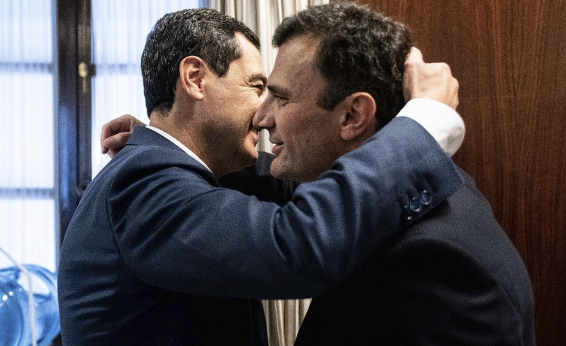 Moreno saluda a García, en el Parlamento andaluz, en una foto que el posible aspirante a reconquistar la Alcaldía de Cádiz para el PP subió el 23 de diciembre a su cuenta de Instagram.