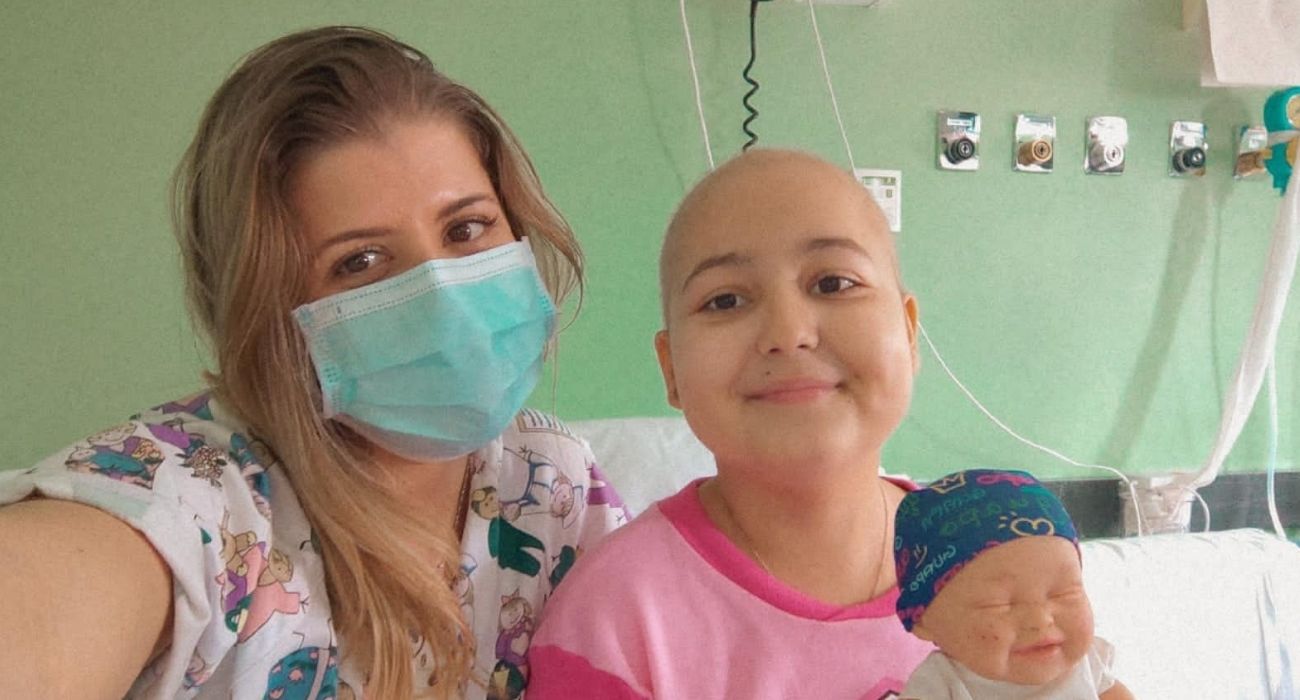 La pequeña Paula, en el Hospital Juan Ramón Jiménez.