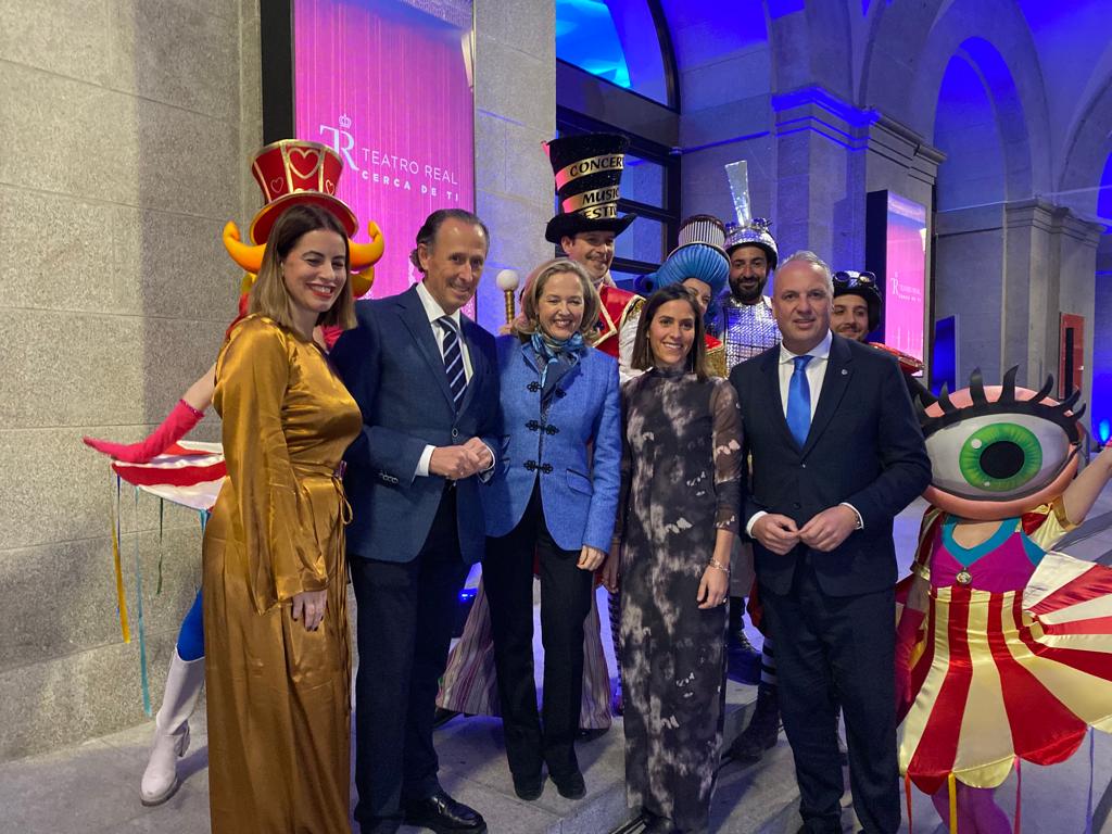 La ministra Calviño junto a Ruiz Boix, Román, Casillas y Chaguaceda, este pasado miércoles en la presentación del Concert Music Festival en el Teatro Real. La ministra Calviño junto a Ruiz Boix, Román, Casillas y Chaguaceda, este pasado miércoles en la presentación del Concert Music Festival en el Teatro Real.