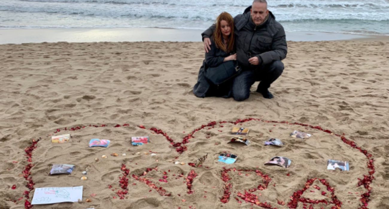 Los padres de Kira, recordando a su hija en su 17 cumpleaños.