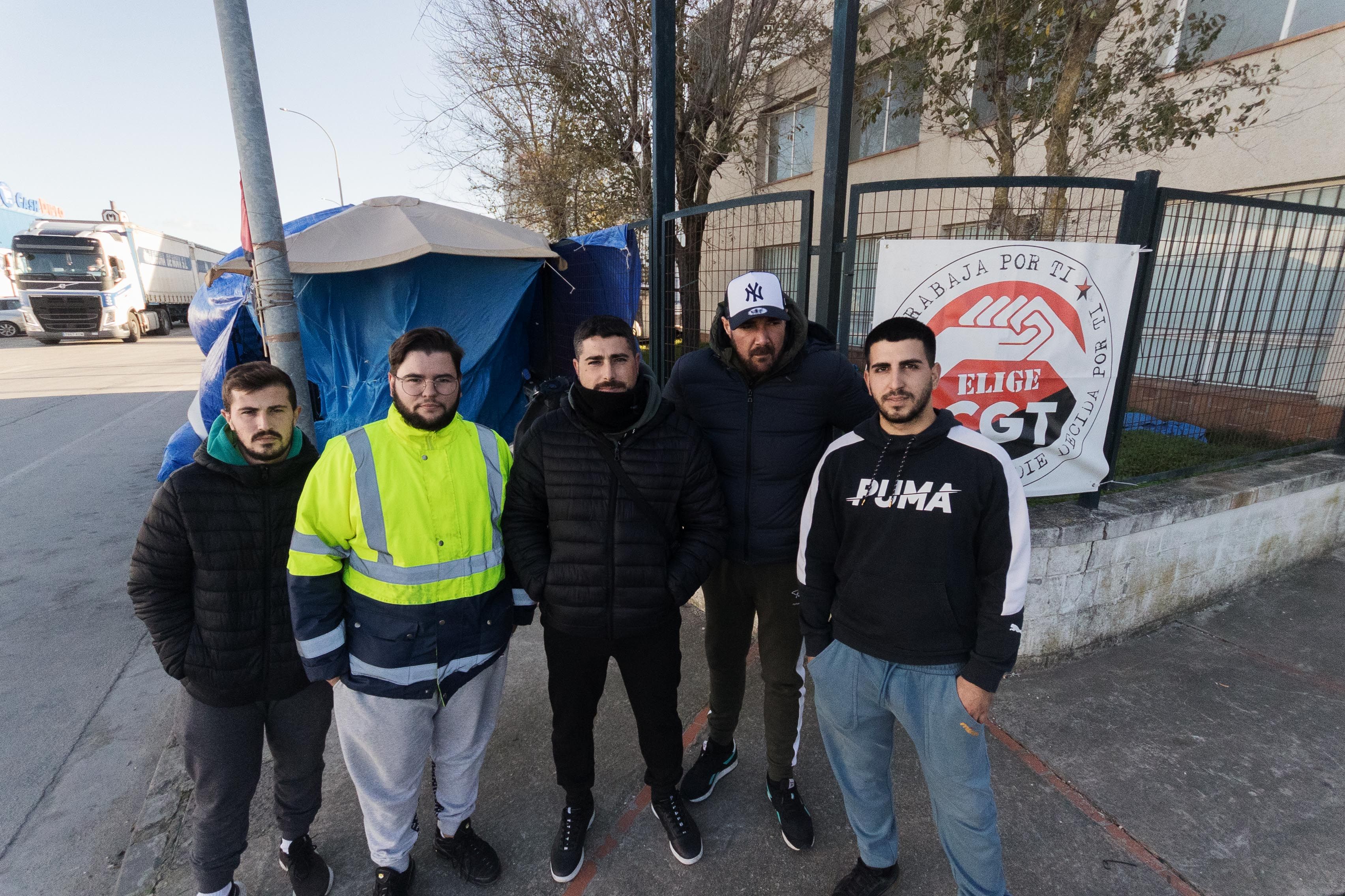 Trabajadores que secundan la huelga indefinida en la panificadora Butrón de Chiclana. Trabajadores que secundan la huelga indefinida en la panificadora Butrón de Chiclana.