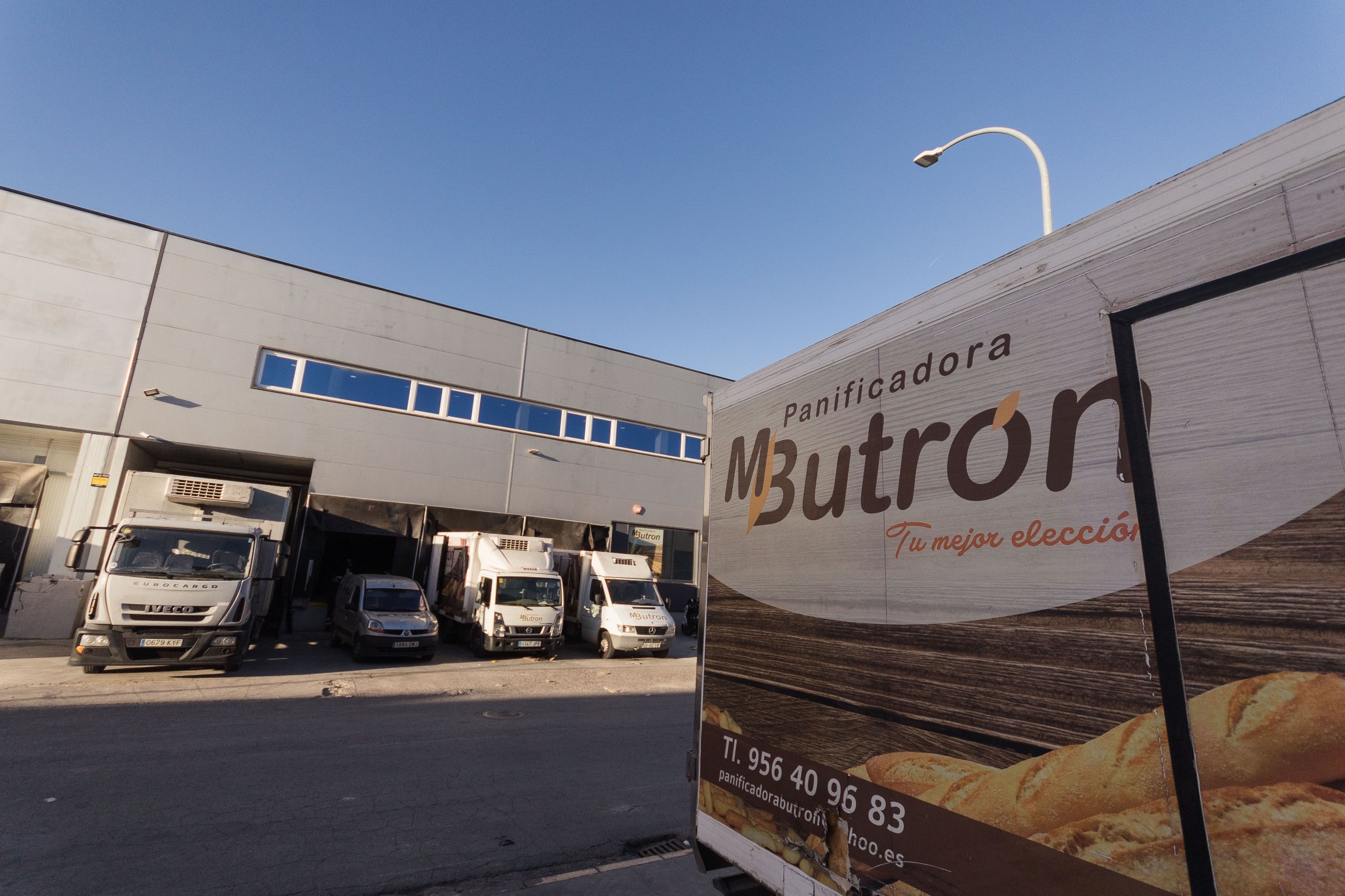 Entrada a las instalaciones de la panificadora Butrón en el polígono Pelagatos en Chiclana. 