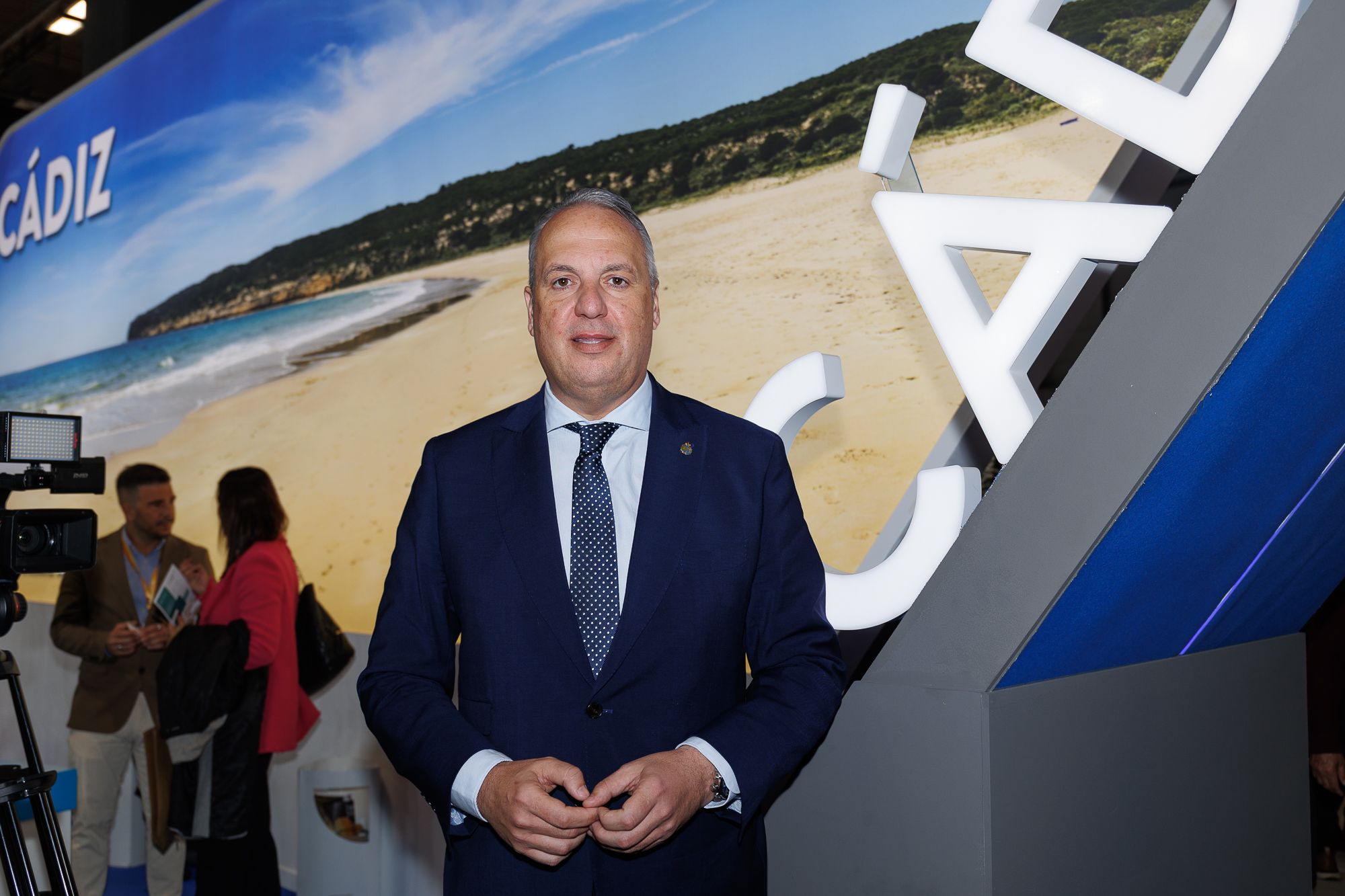 Juan Carlos Ruiz Boix, ante el estand de la provincia de Cádiz en Fitur 2023, este pasado jueves en Madrid.