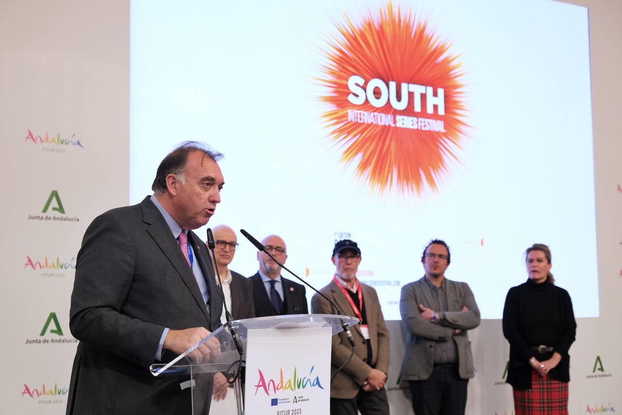 'Turistificación' cultural en Andalucía. En la imagen, presentación del 'South International Series Festival'. Tras el consejero Bernal, en primer término, Salomón Castiel, secretario general de Cultura de la Junta.
