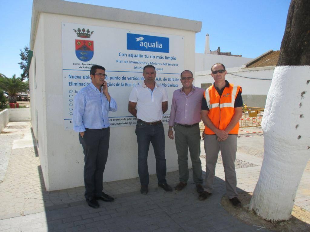 En el centro de la imagen, el exalcalde Rafael Quirós.