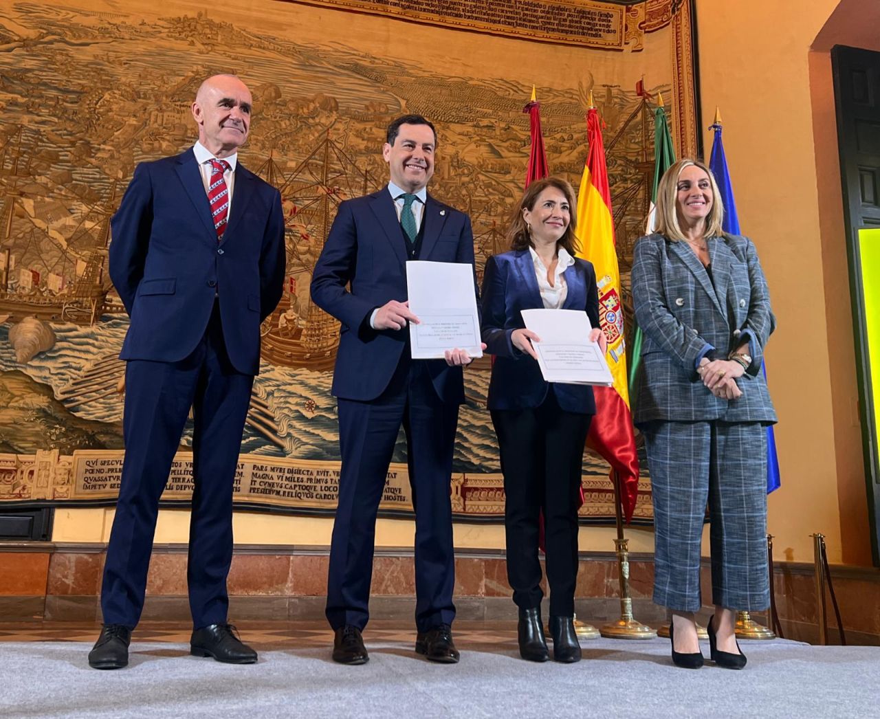 Antonio Muñoz, Juanma Moreno, Raquel Sánchez y Marifrán Carazo en la firma del convenio para la línea 3 de Metro. Antonio Muñoz, Juanma Moreno, Raquel Sánchez y Marifrán Carazo en la firma del convenio para la línea 3 de Metro.