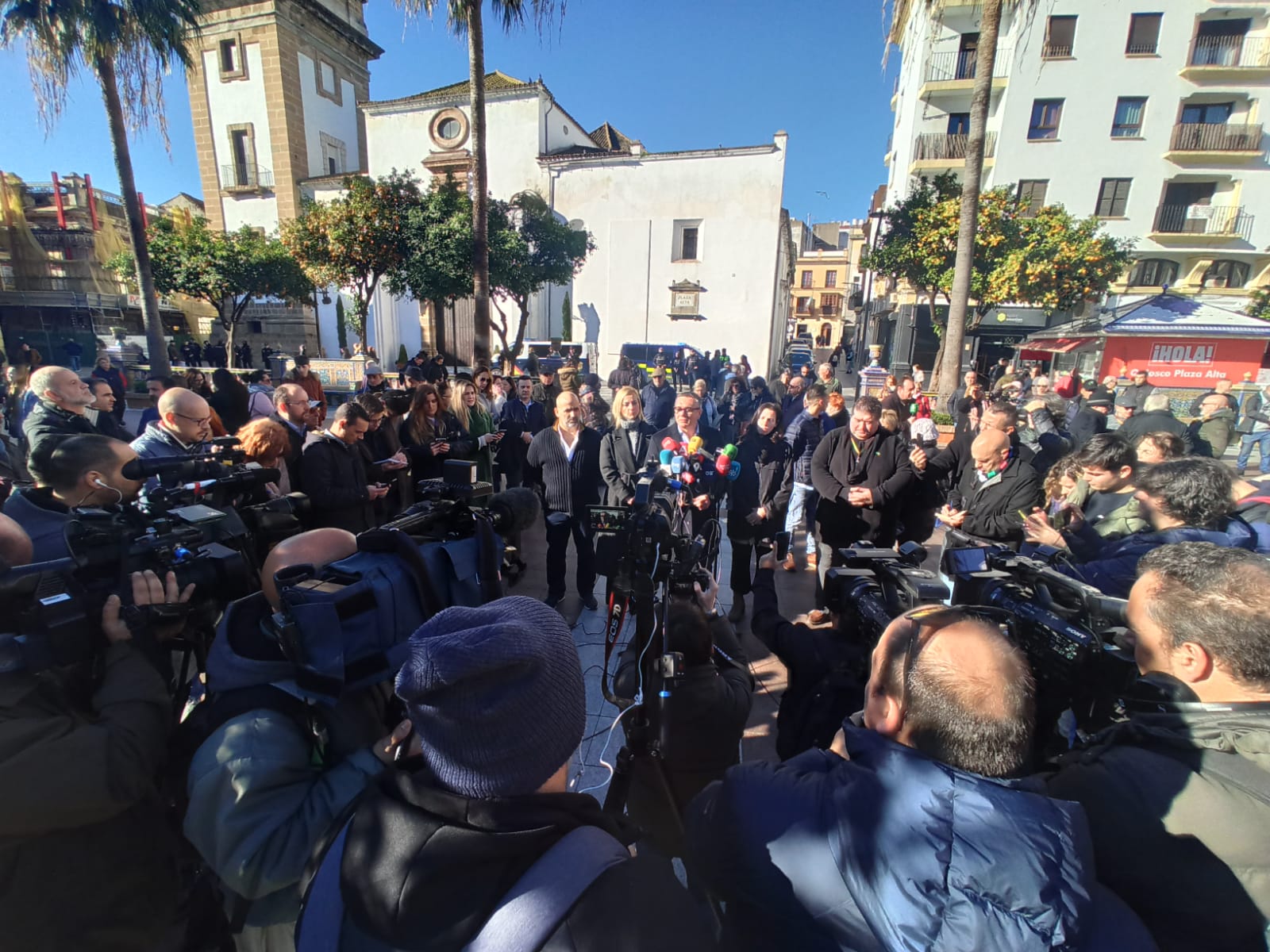 Manuel Gavira en su intervención junto al lugar del crimen en Algeciras, este jueves.