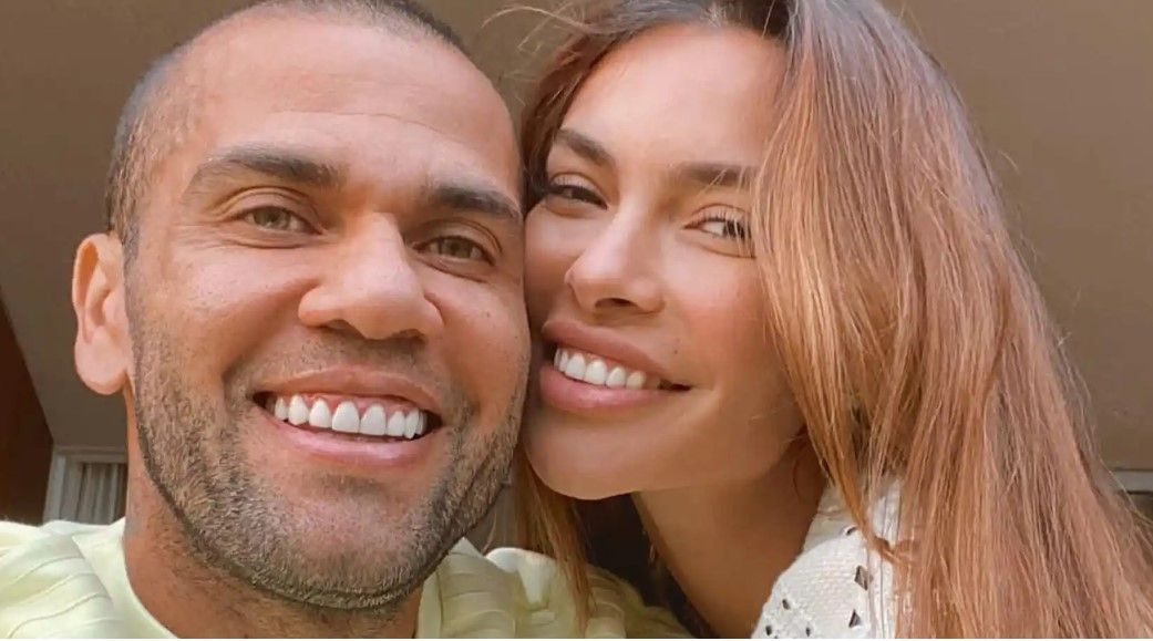 Dani Alves y Joana Sanz, en una imagen de archivo.