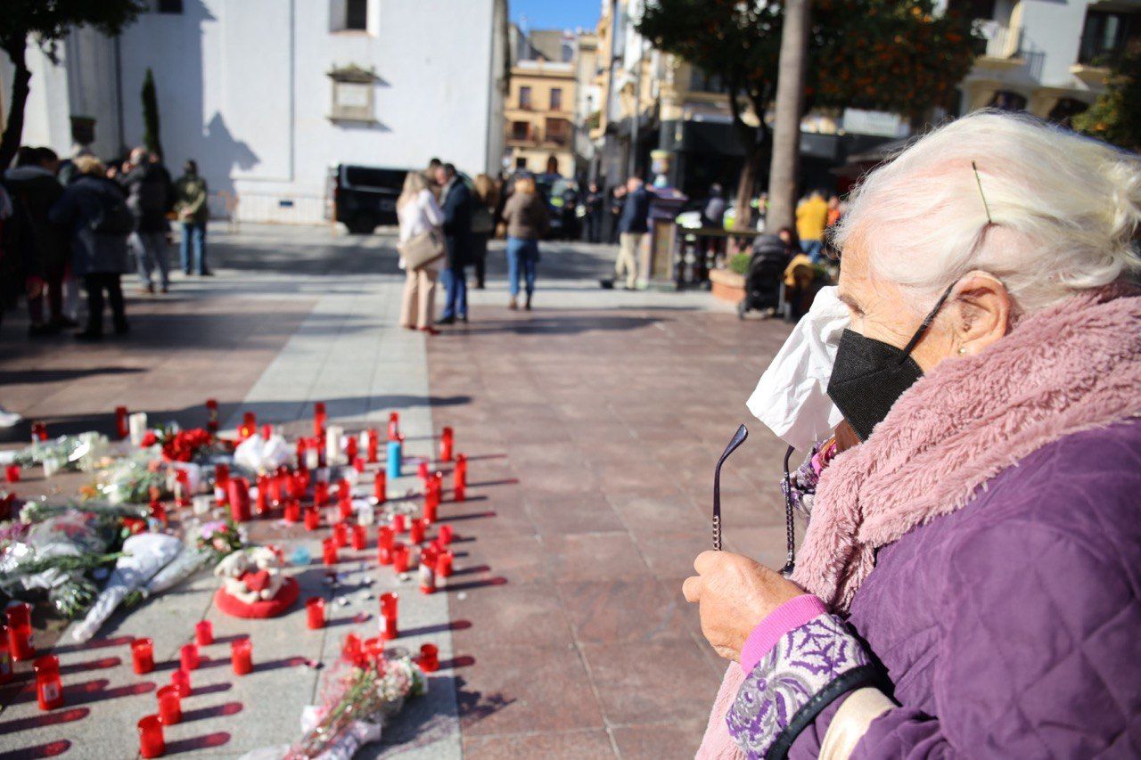 Imagen de una vecina en Algeciras tras el ataque del yihadista.