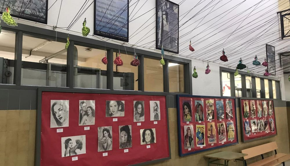 Exposición homenaje a Lola Flores en el IES Santa Isabel de Hungría.