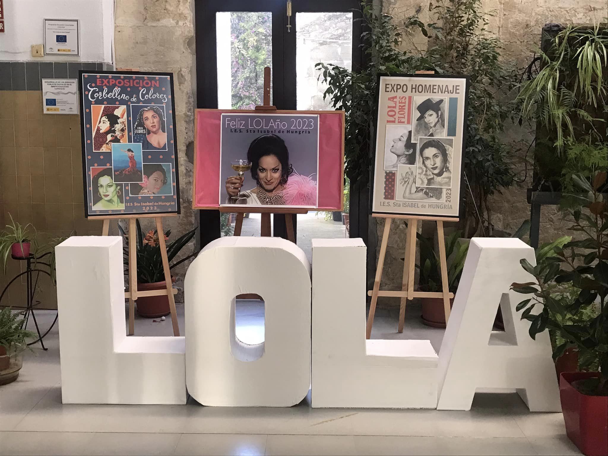 A lo grande está celebrando el IES Santa Isabel de Hungría su 'LOLAño'.
