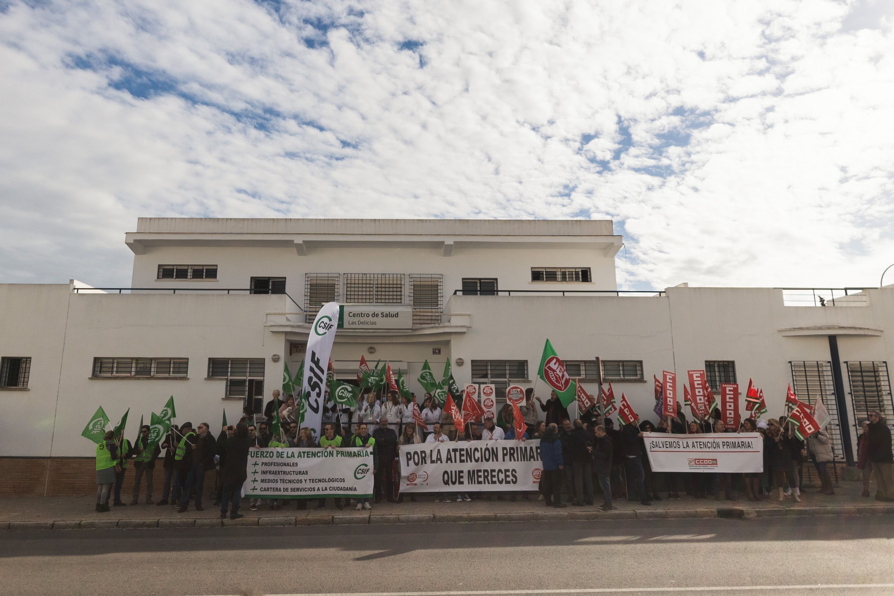Una de las últimas protestas sanitarias de los sindicatos frente a un centro de salud. Una de las últimas protestas sanitarias de los sindicatos frente a un centro de salud.