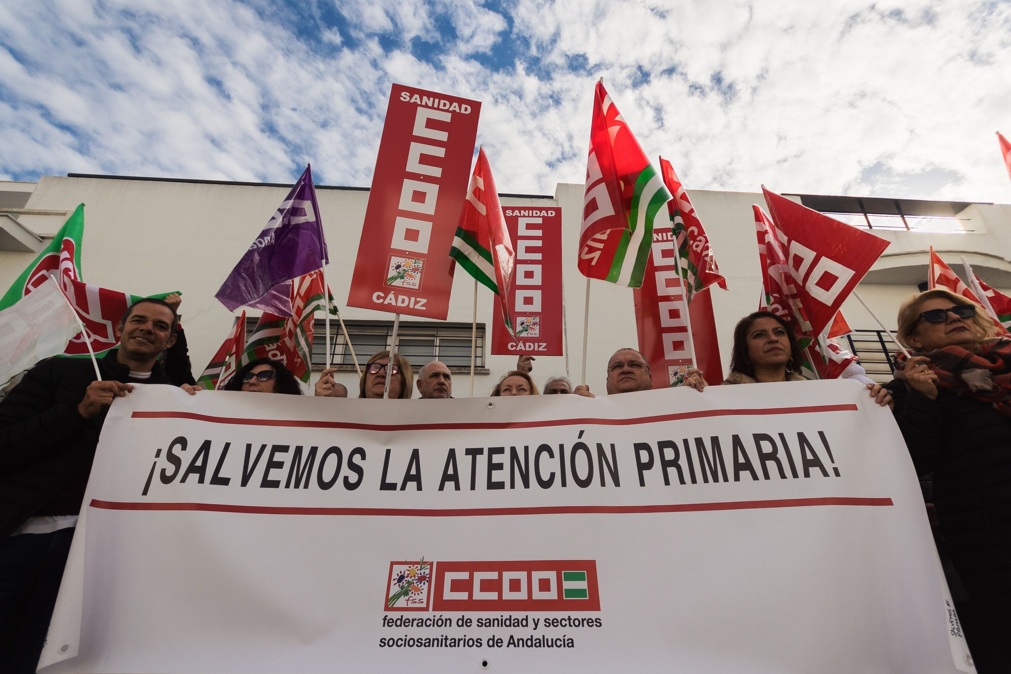 Una de las concentraciones que se han celebrado para reivindicar mejores condiciones en la Atención Primaria. El Sindicato Médico denuncia presiones Una de las concentraciones que se han celebrado para reivindicar mejores condiciones en la Atención Primaria. El Sindicato Médico denuncia presiones