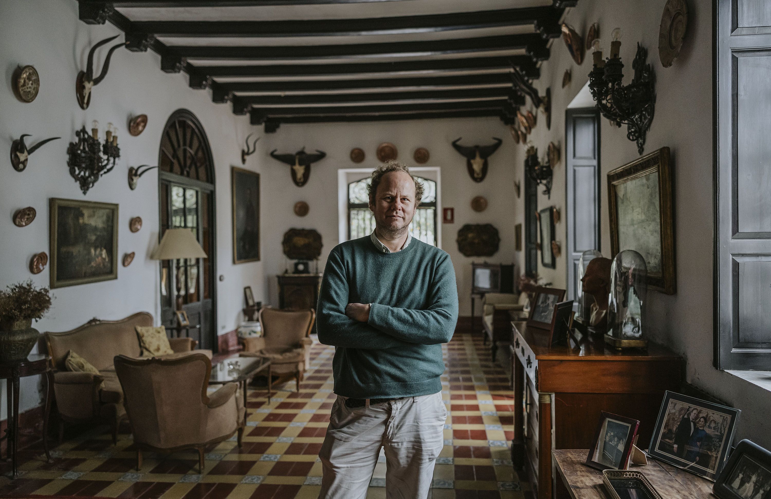El salón más funcional de la casa donde actua por primera vez Lola Flores.      ESTEBAN