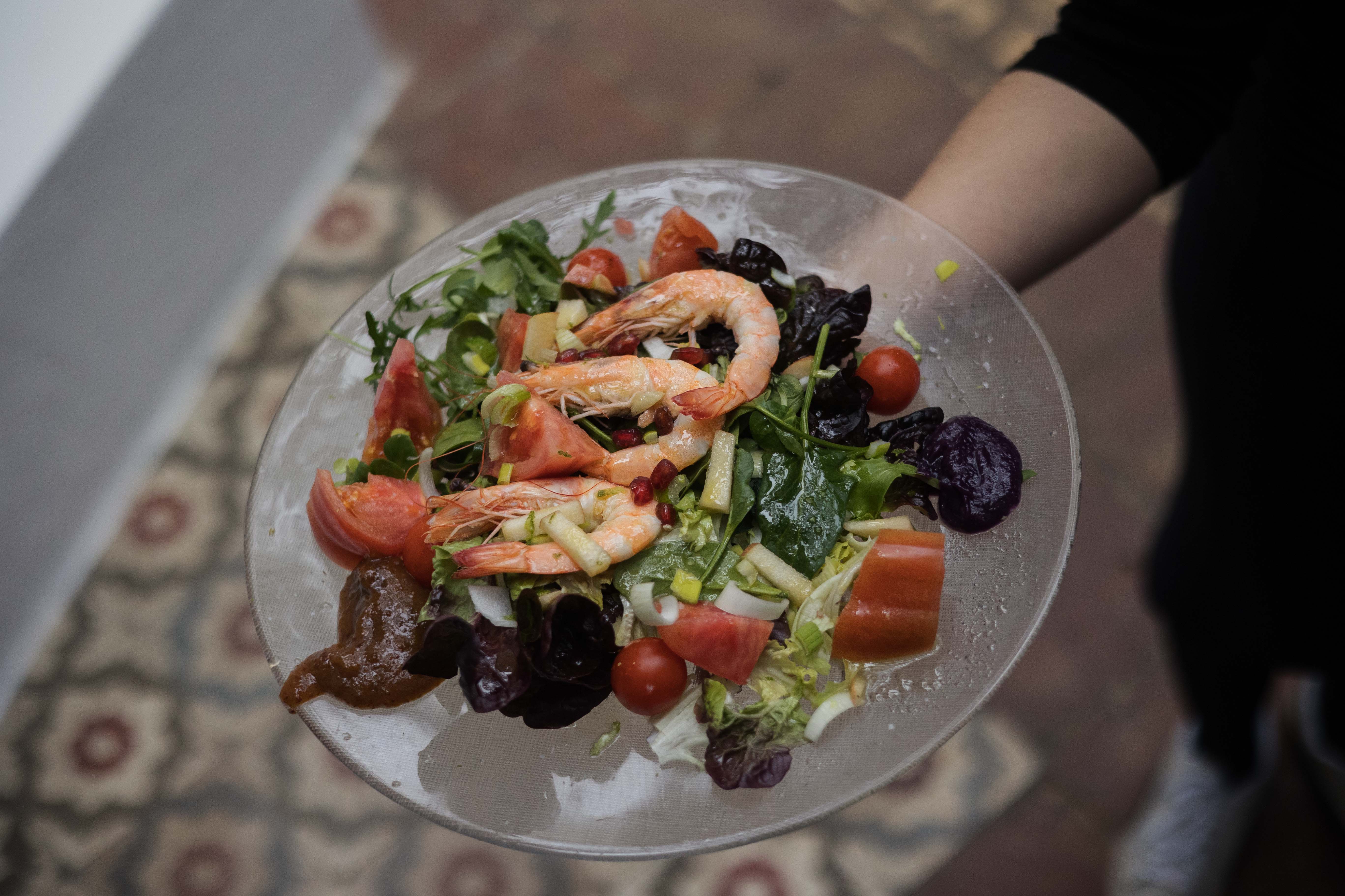 Ensalada de langostinos. 