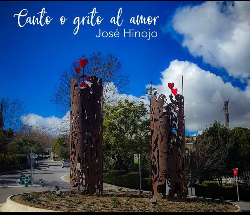 La rotonda con la escultura de José Hinojo, en Prado del Rey.