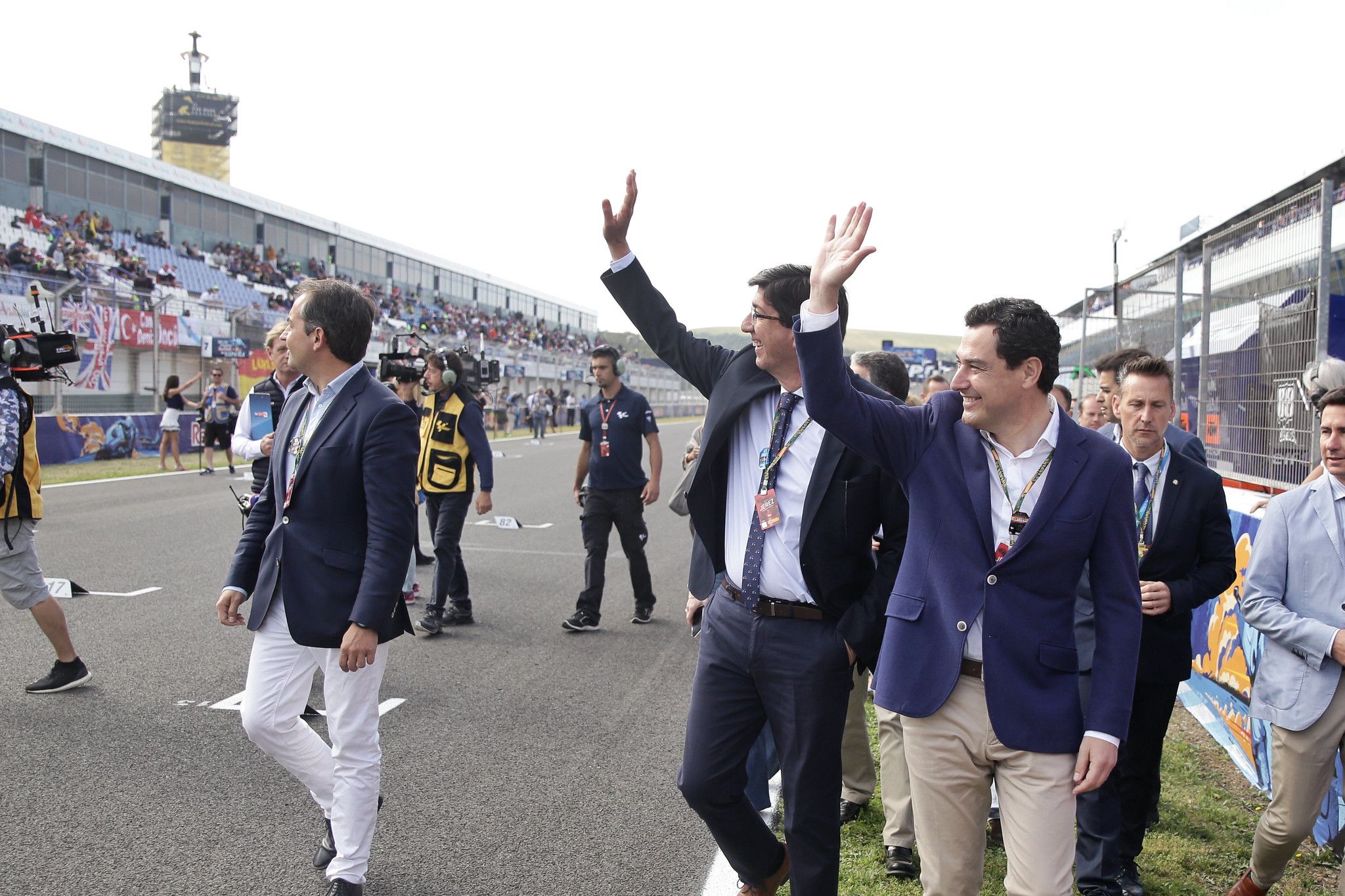 Juanma Moreno y Juan Marín, en el Circuito de Jerez, en un pasado MotoGP. FOTO: JUNTA