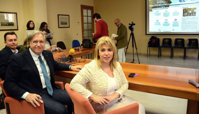 Paco Camas junto a Mamen Sánchez en 2016. CARLOS SANTOS