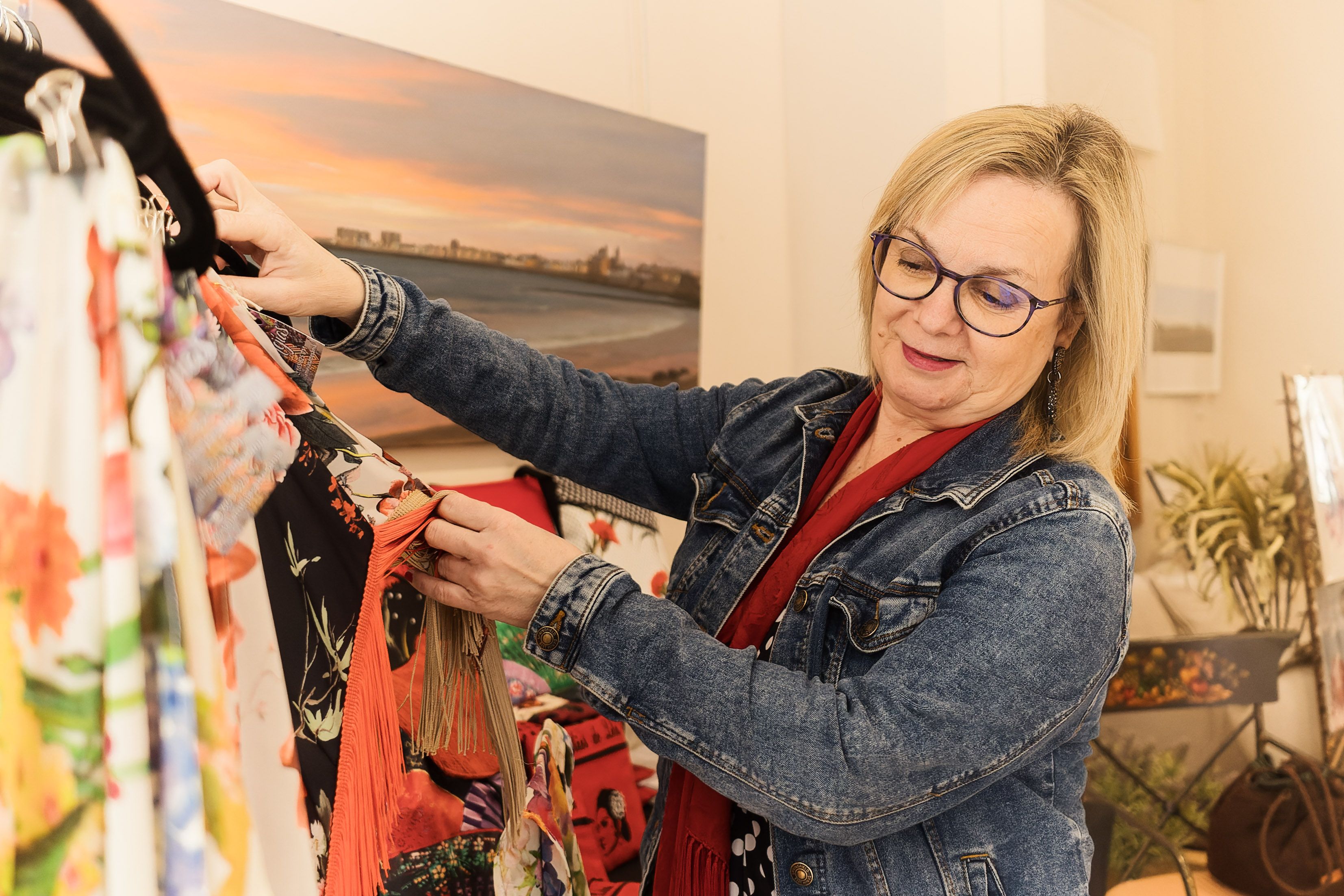 Lola Mejías, artesana de textil. 