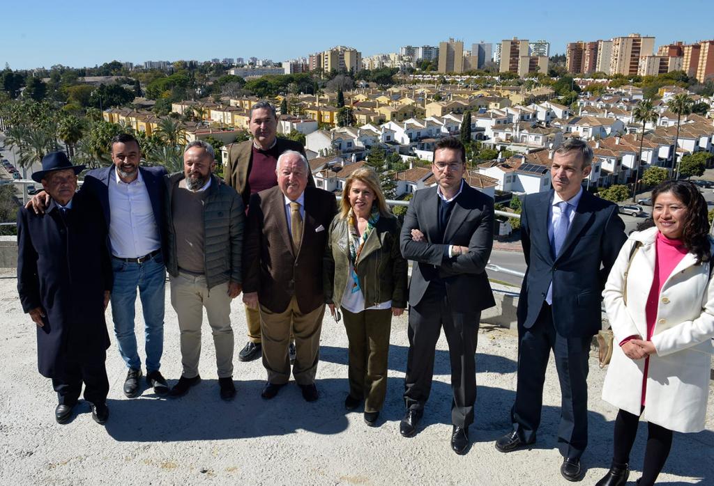 La alcaldesa ha presidido el acto de puesta de bandera de Altillo Sky Garden, de Iniciativas Inmobiliarias, y destaca la "pujanza que muestra el sector inmobiliario en la ciudad". La alcaldesa ha presidido el acto de puesta de bandera de Altillo Sky Garden, de Iniciativas Inmobiliarias, y destaca la "pujanza que muestra el sector inmobiliario en la ciudad".
