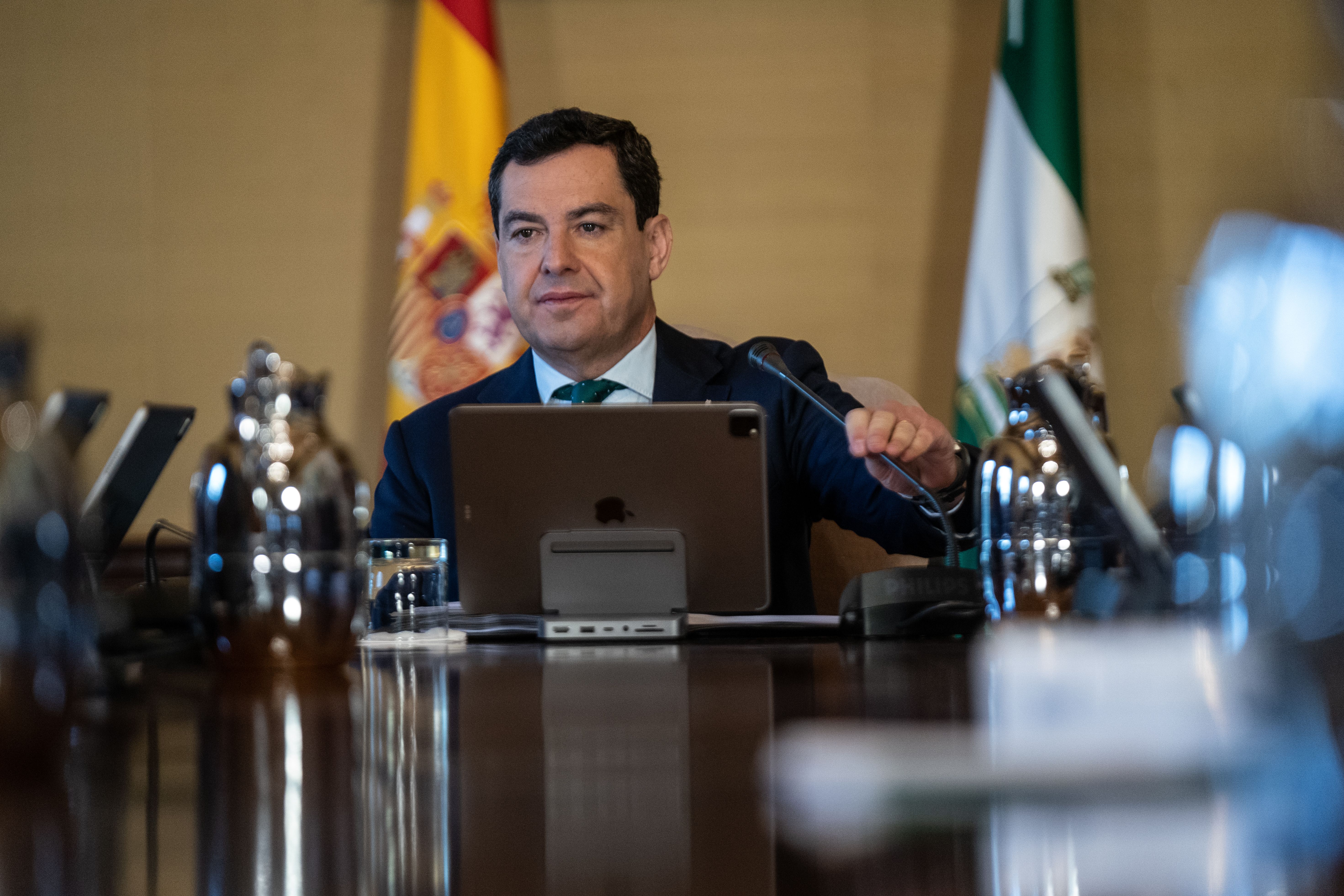 Juanma Moreno, presidente de la Junta, durante el Consejo de Gobierno.