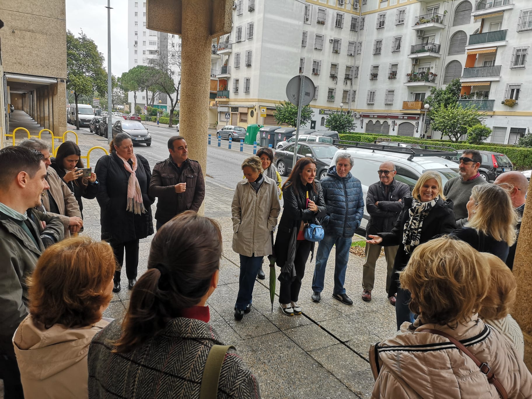 Pelayo, reunida con vecinos de la zona de avenida de México y Torres de Córdoba, en una fotografía de archivo.