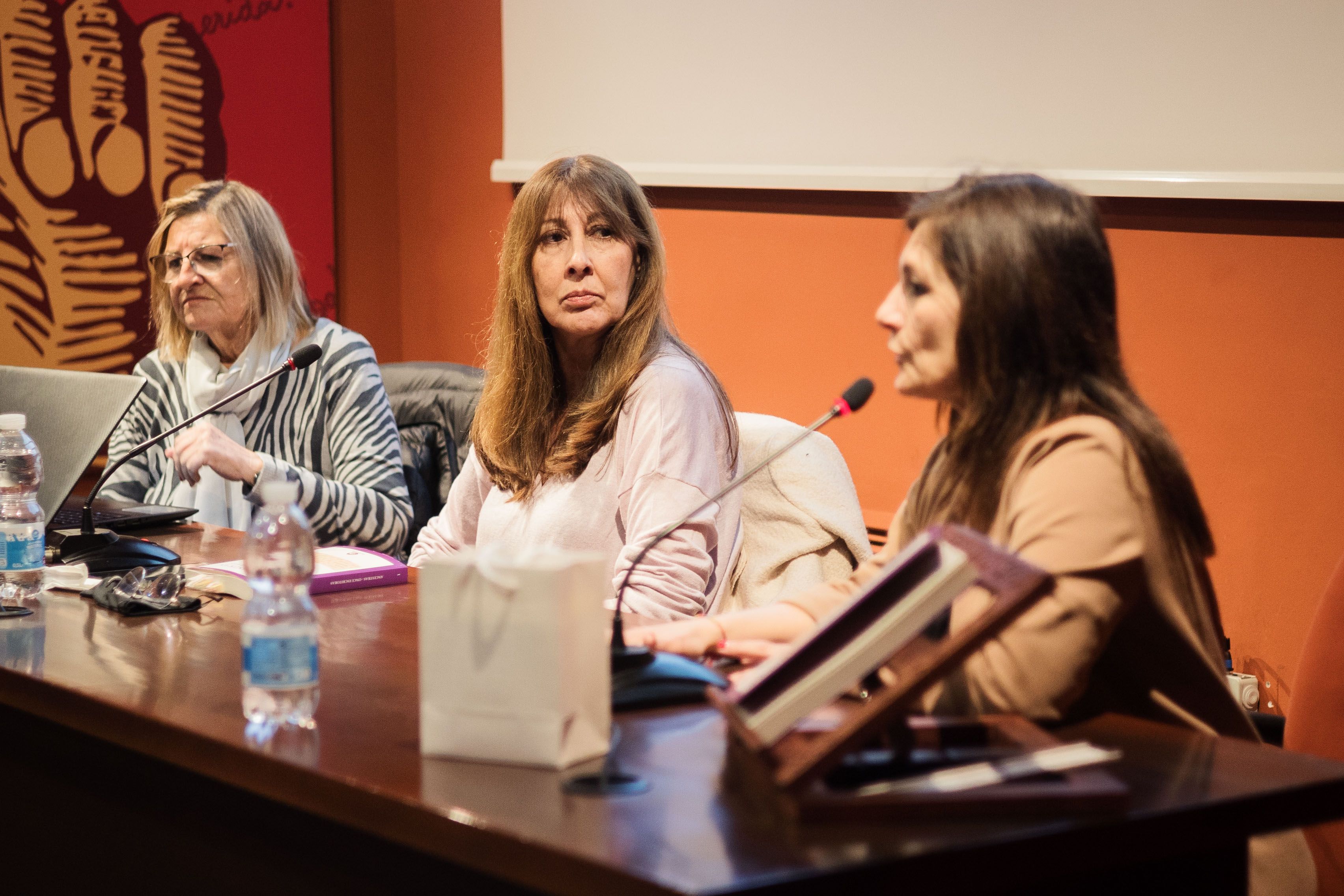 CLAUDIA CAPEL LIBRO SOBRE MUJERES 8