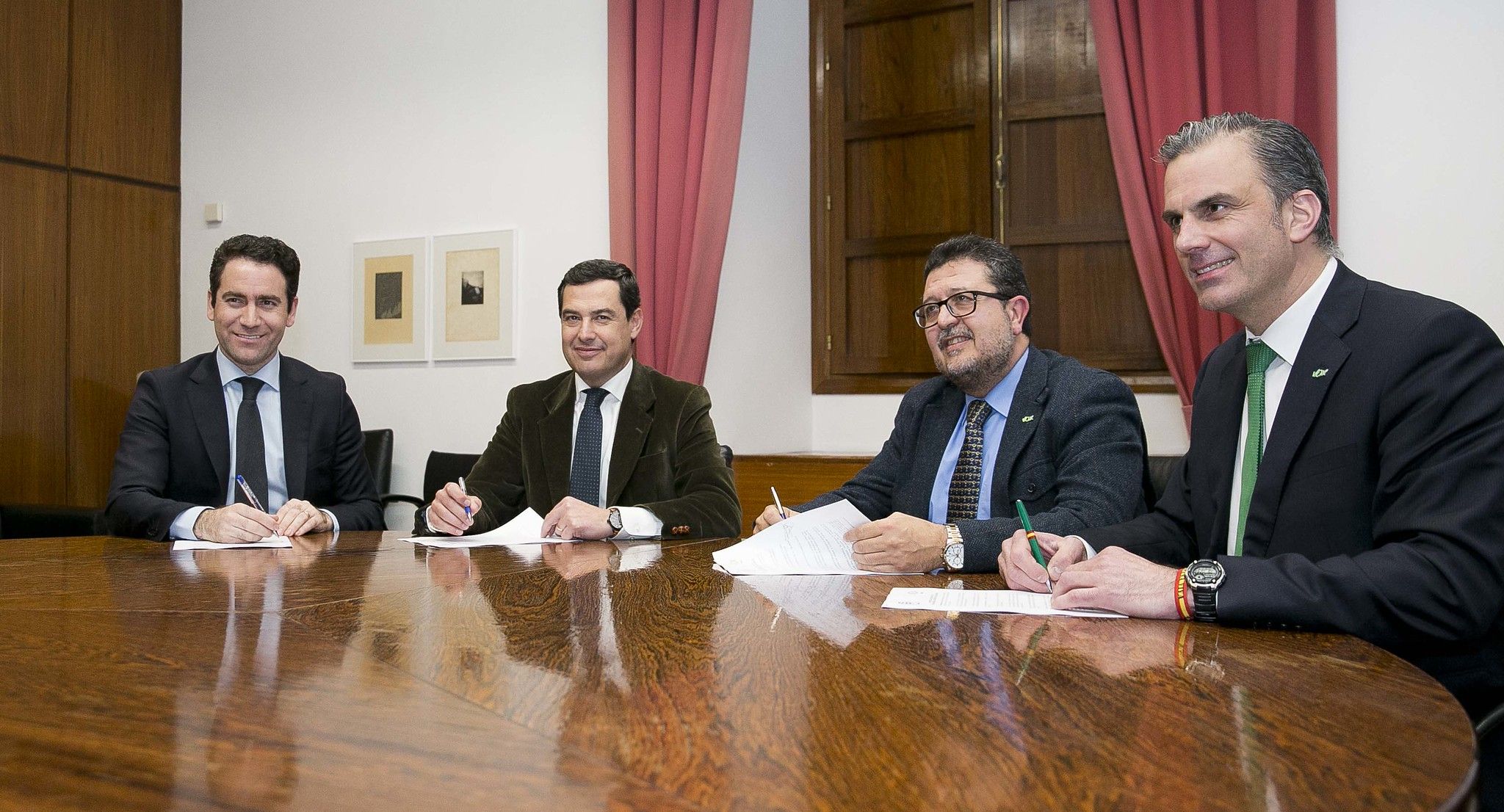 García Egea, Moreno, Serrano y Ortega Smith, en la firma del acuerdo mediante el que Vox propició el Gobierno andaluz de PP y Cs. García Egea, Moreno, Serrano y Ortega Smith, en la firma del acuerdo mediante el que Vox propició el Gobierno andaluz de PP y Cs.