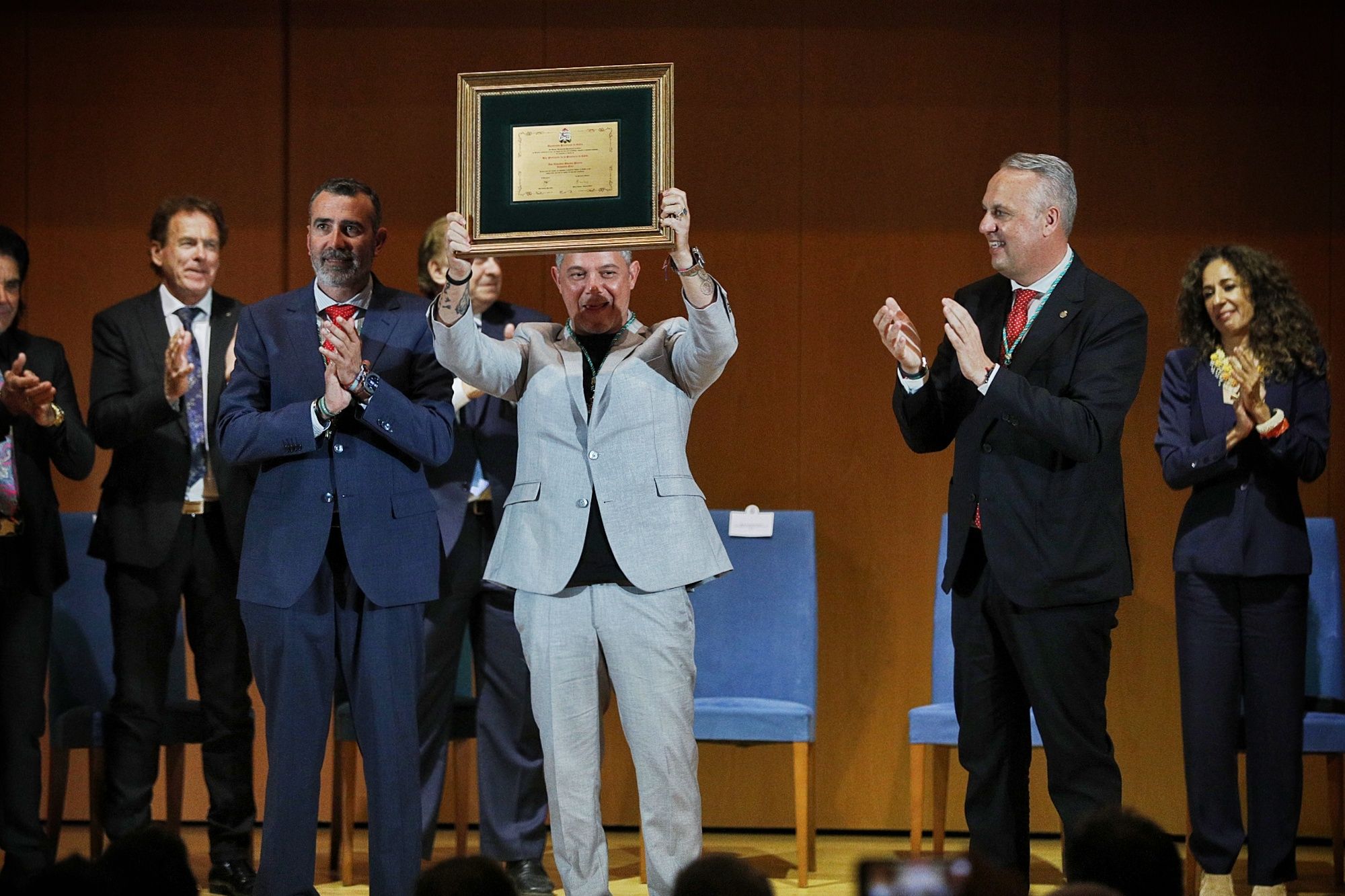 Alejandro Sanz recoge la distinción de Hijo Predilecto de la provincia de Cádiz. Alejandro Sanz recoge la distinción de Hijo Predilecto de la provincia de Cádiz.
