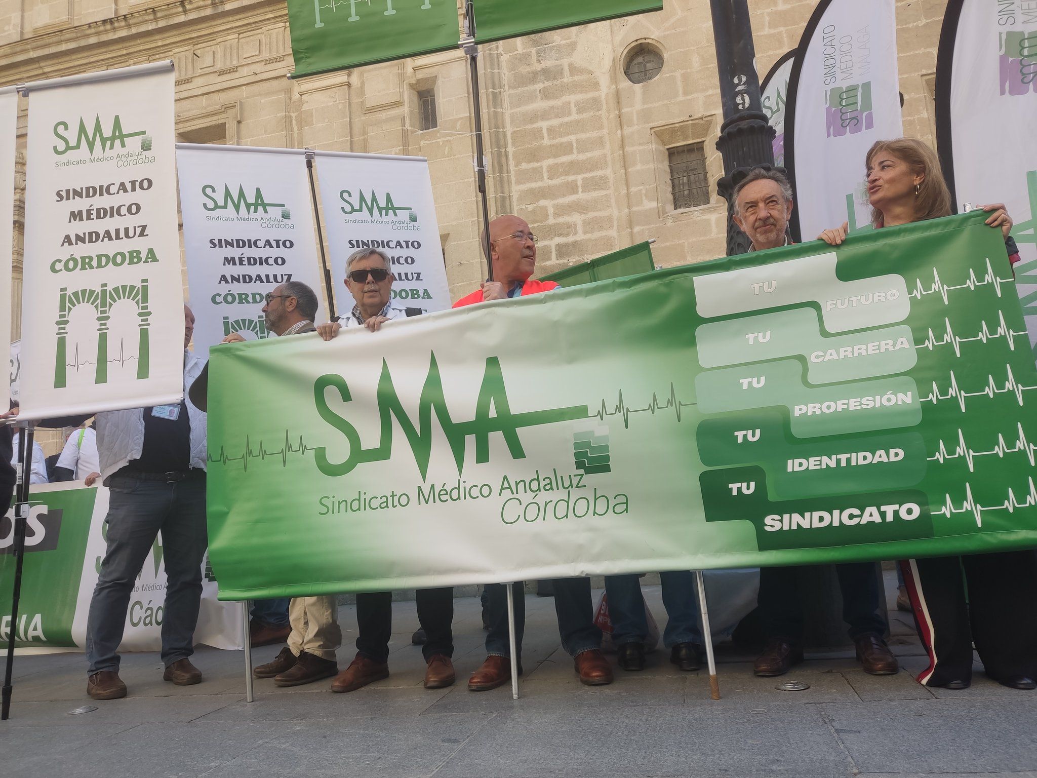 Varios médicos del sindicato.
