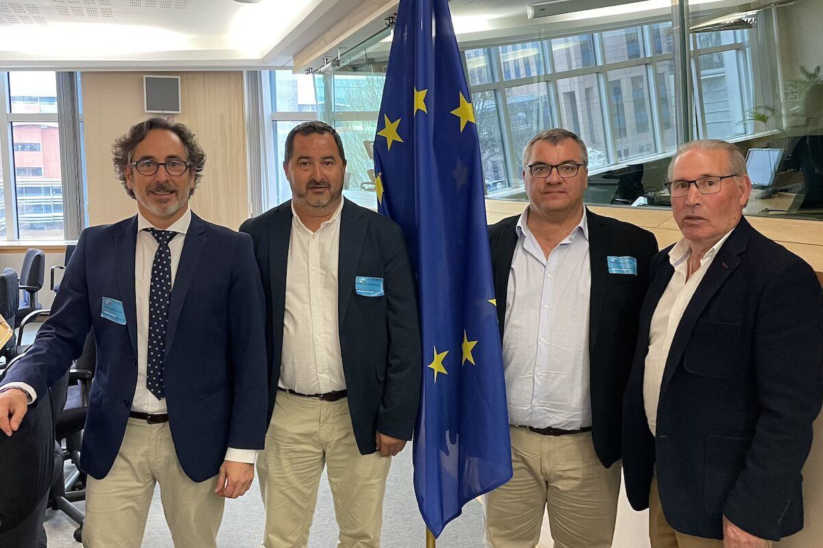 José Carlos Macías, José Antonio Rodríguez, David Chulian y Antonio Romero 'Tete', de la Cofradía de Pescadores de Sanlúcar.