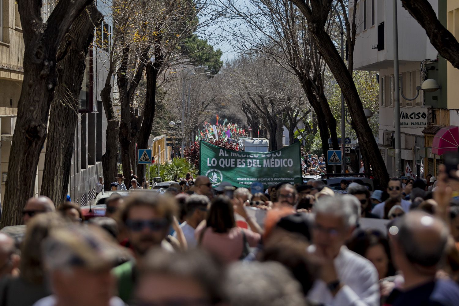 Una manifestación de sanitarios y pacientes en Cádiz, en una imagen reciente.