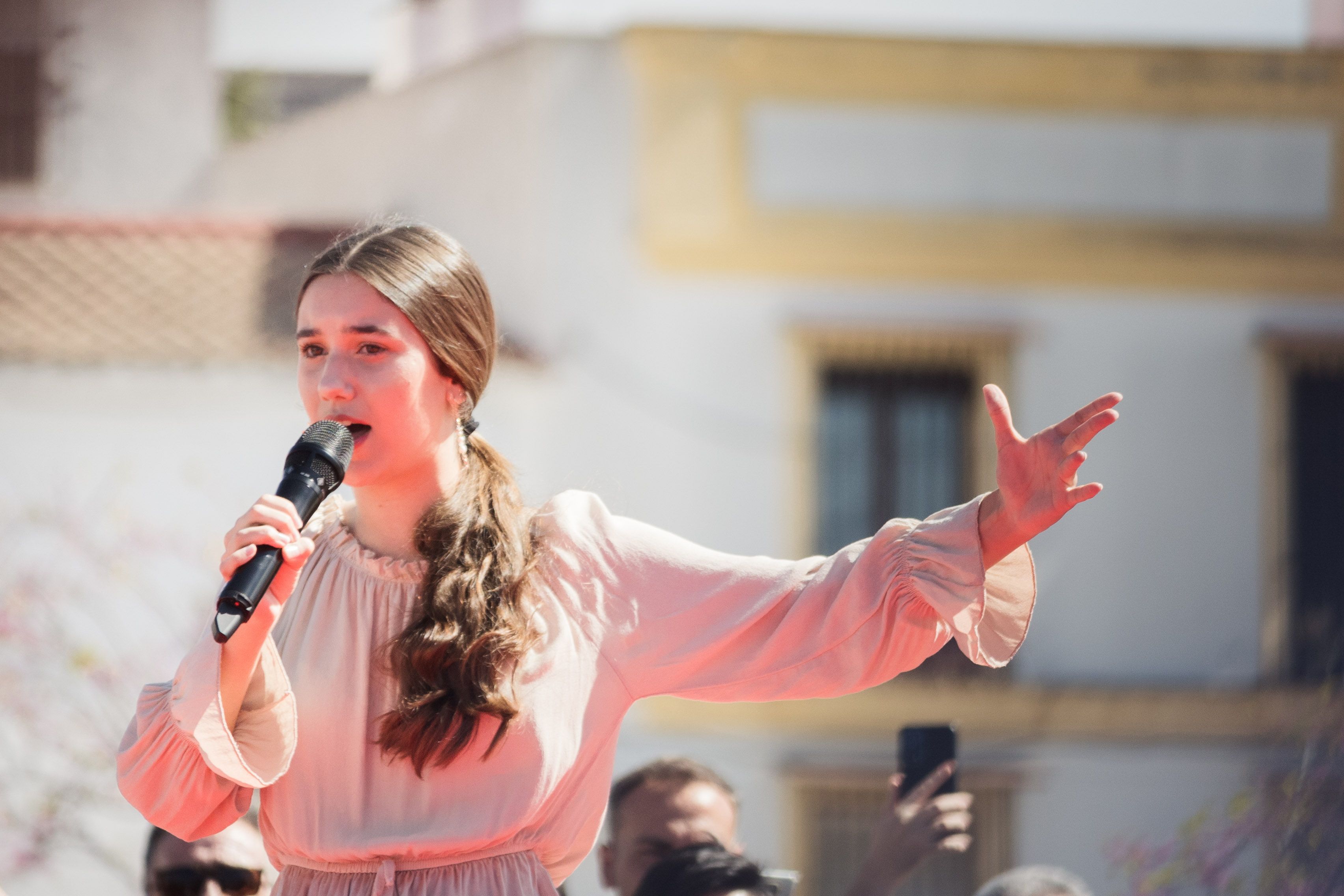 Lucia Aliaño cantó una copla de La Faraona.    CANDELA NÚÑEZ