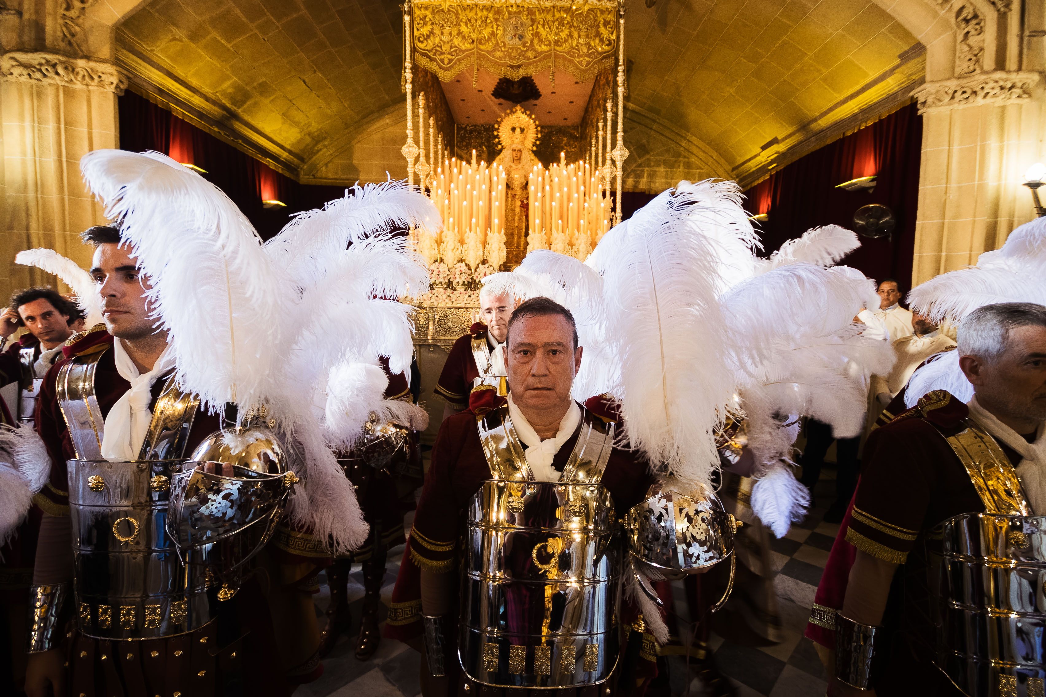 Los 'armaos' en el interior de La Merced.     MANU GARCÍA