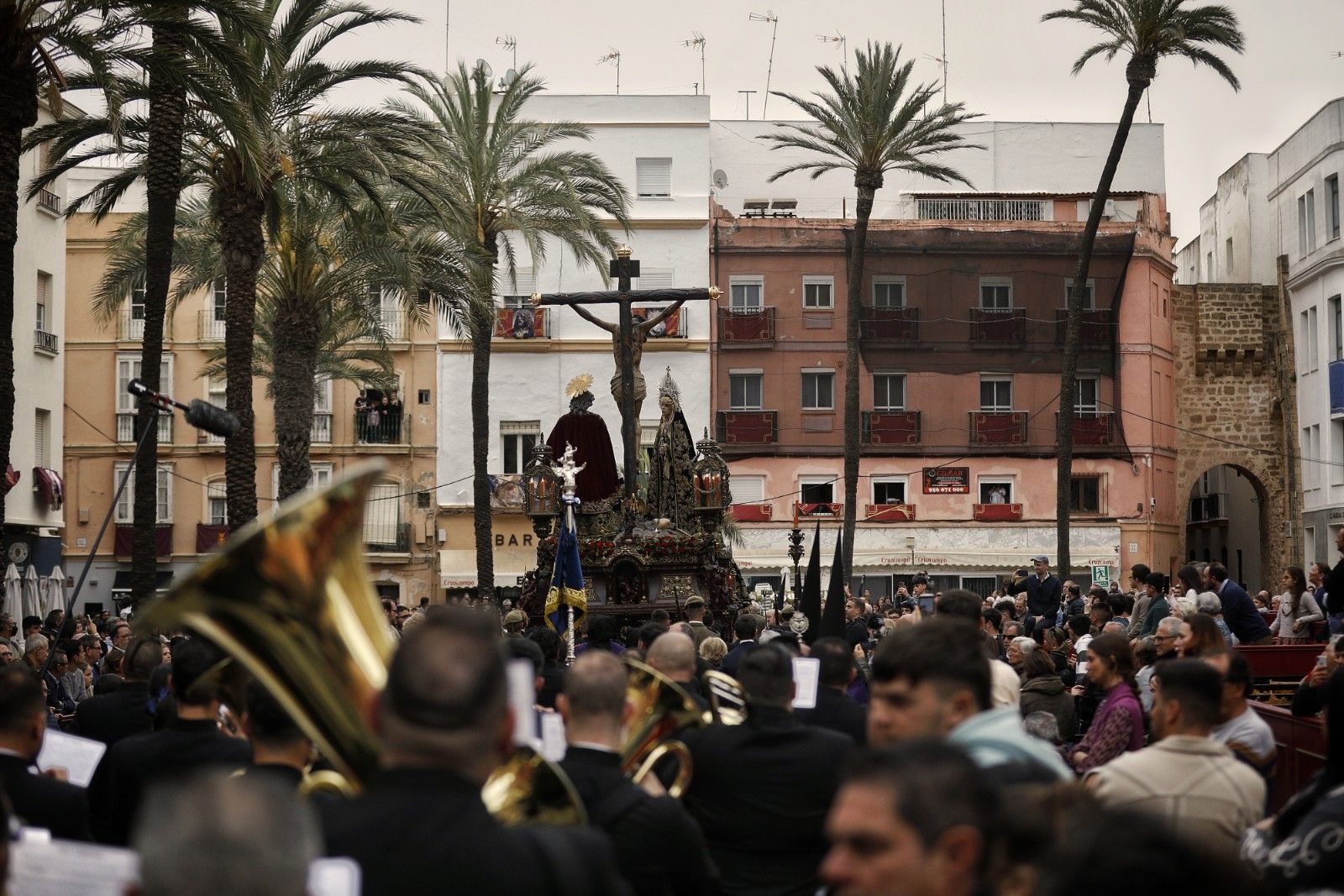 Martes Santo inolvidable en Cádiz.