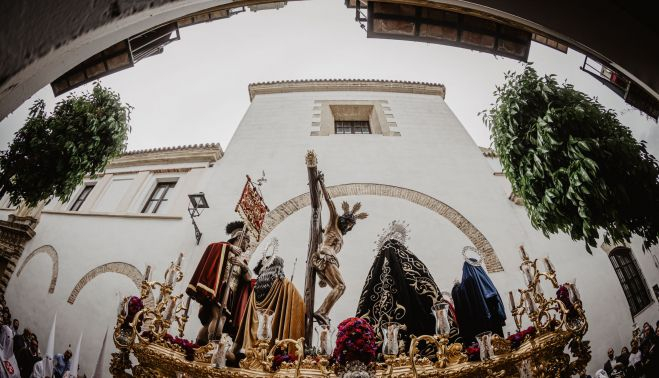Una espectacular panorámica del paso del Cristo del Amor y Nuestra Señora de los Remedios.